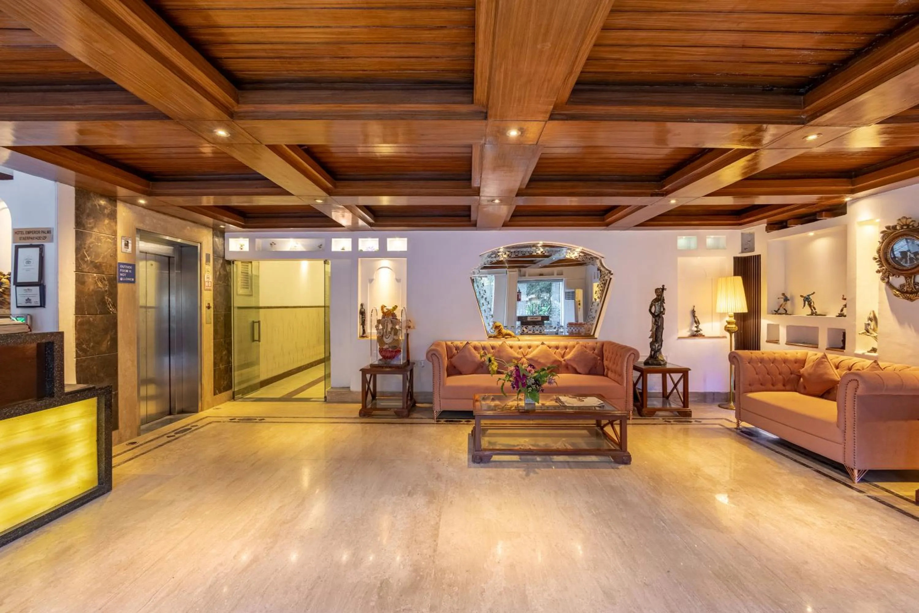 Living room in Alaya Stays Hotel Emperor Palms