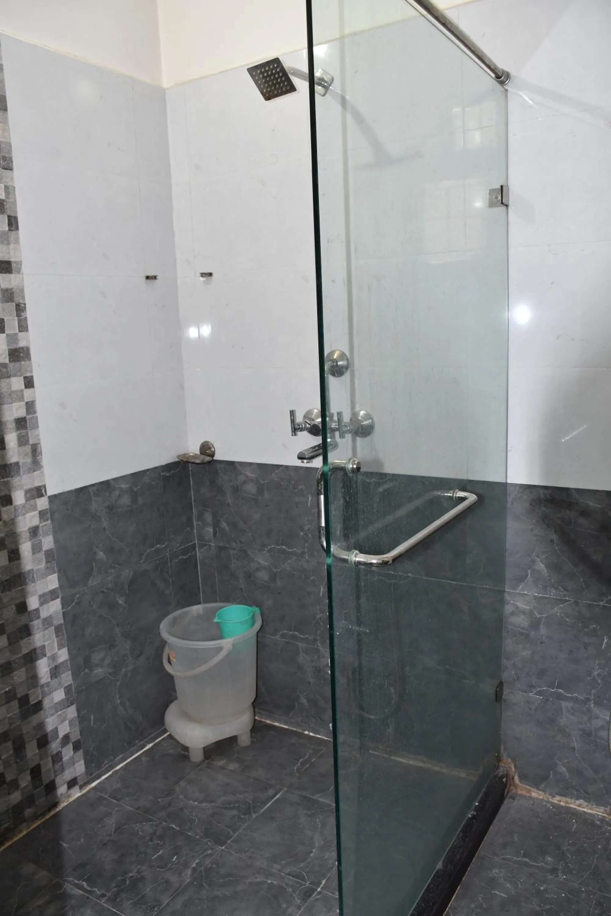 Shower in Hotel Comfort Inn