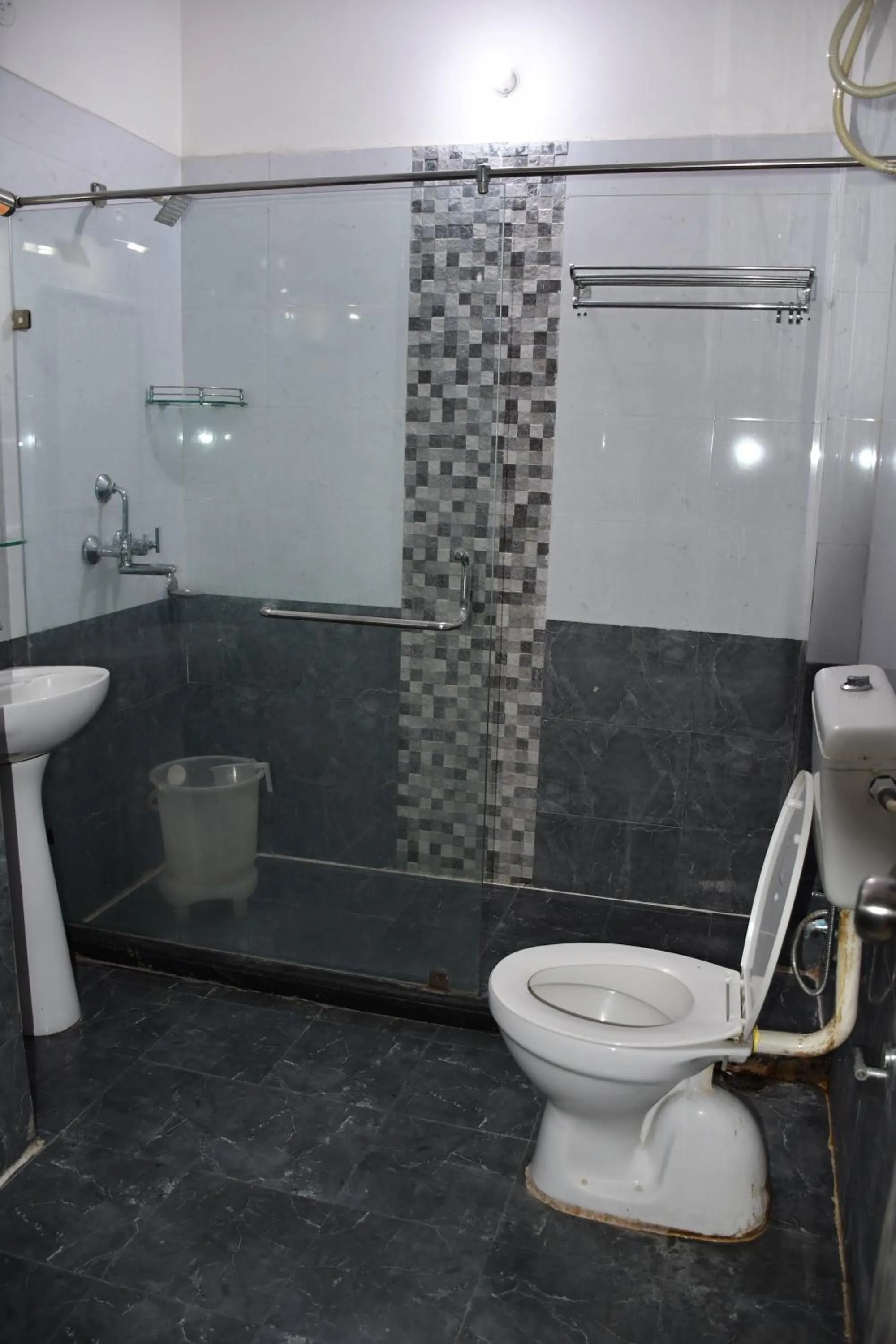 Shower in Hotel Comfort Inn