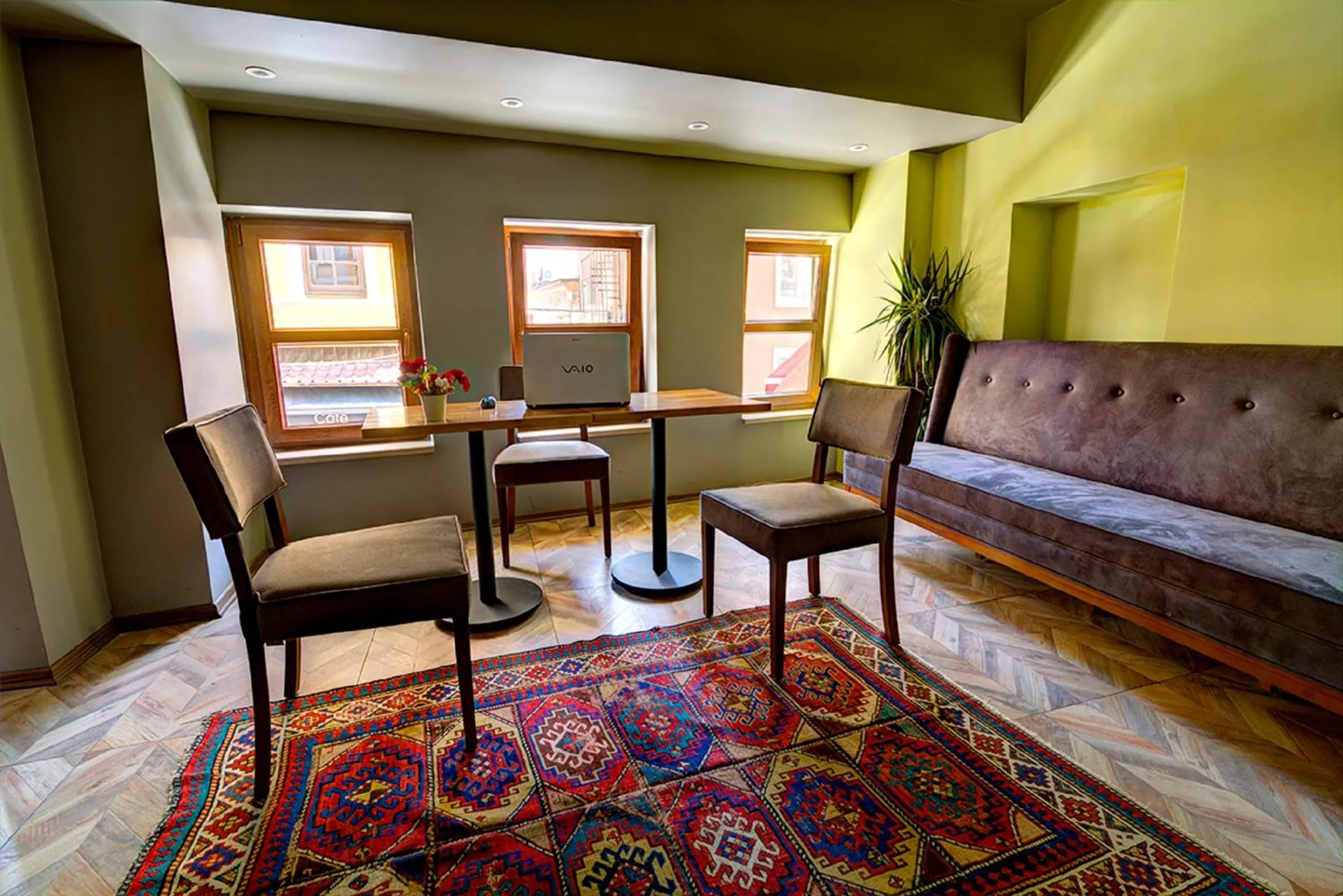 Restaurant/places to eat, Bed in Million Old City Apartment