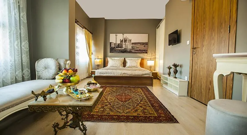 Shower, Bed in Million Old City Apartment