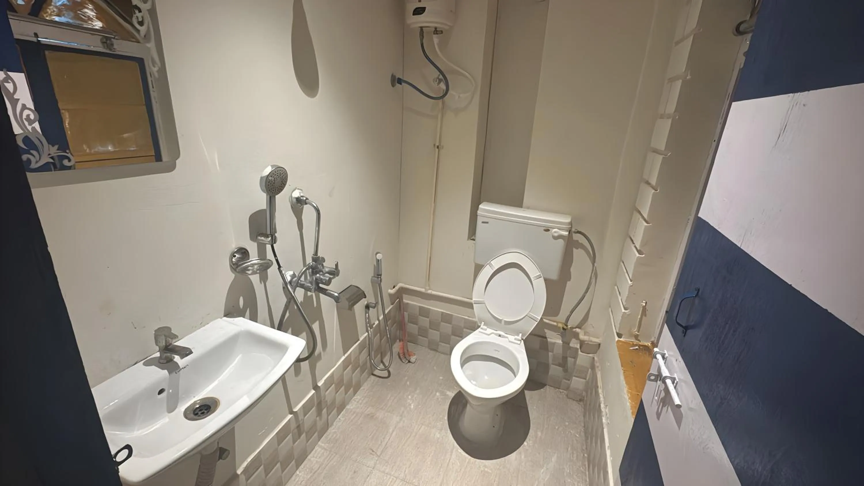 Bathroom in Garden Aroma Palolem, Beachside Hostel & Cafe Bar