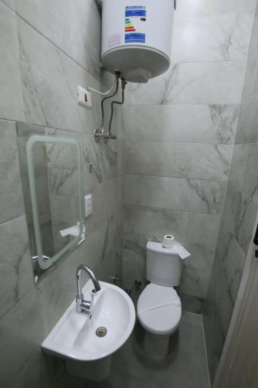 Shower in Cairo Crown Hotel