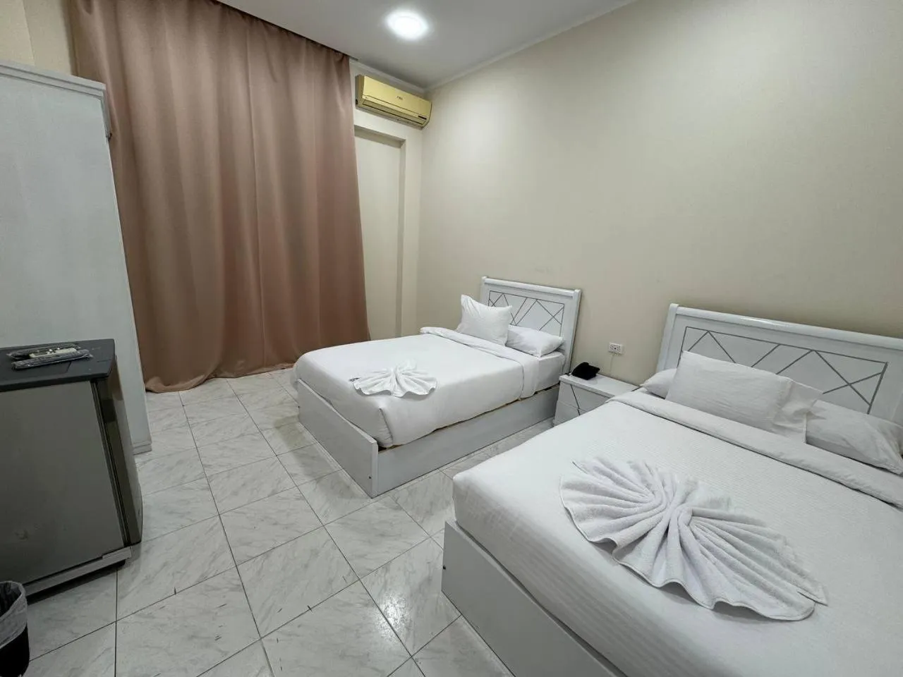 Bed in Cairo Crown Hotel