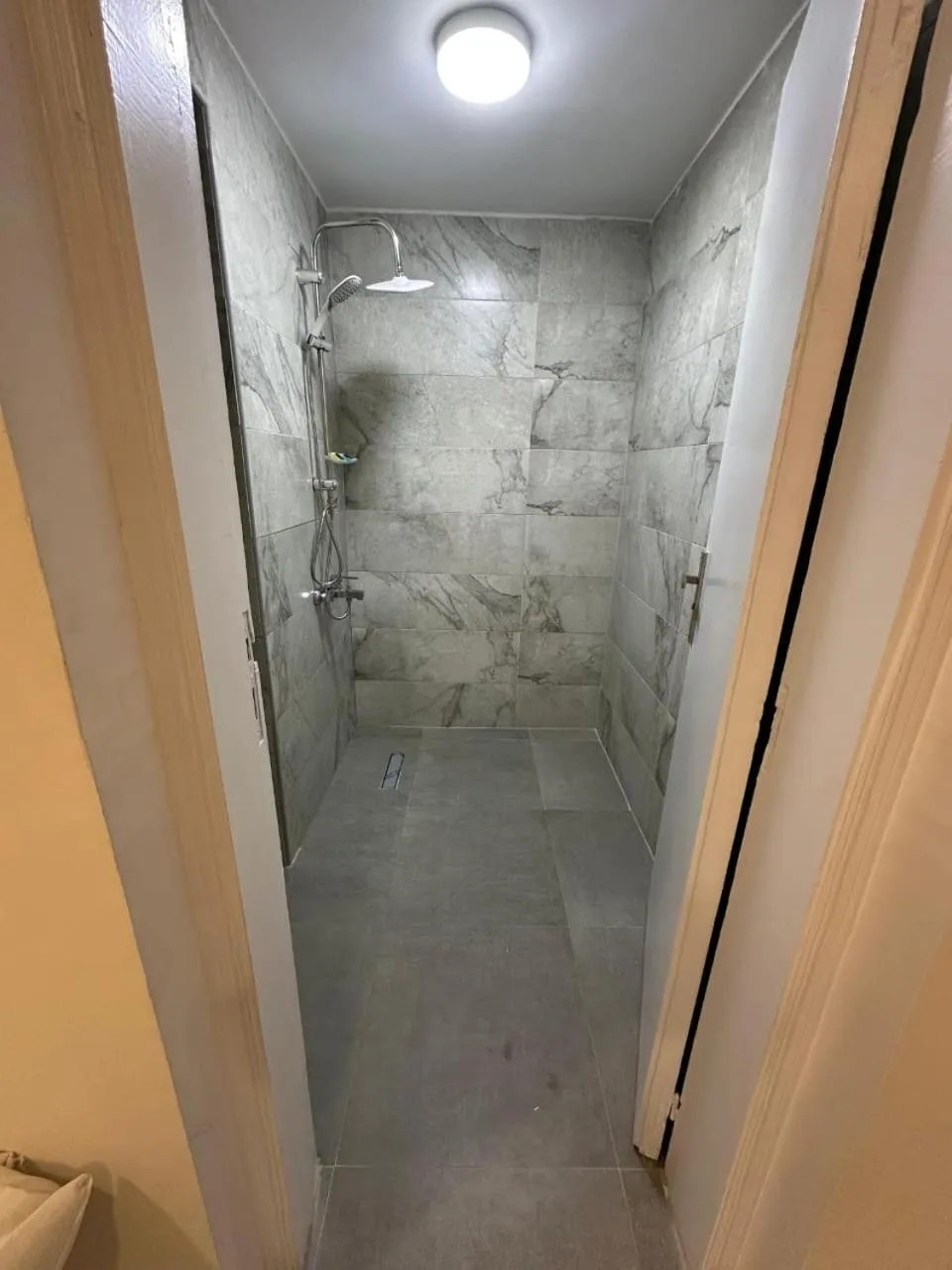 Shower in Cairo Crown Hotel