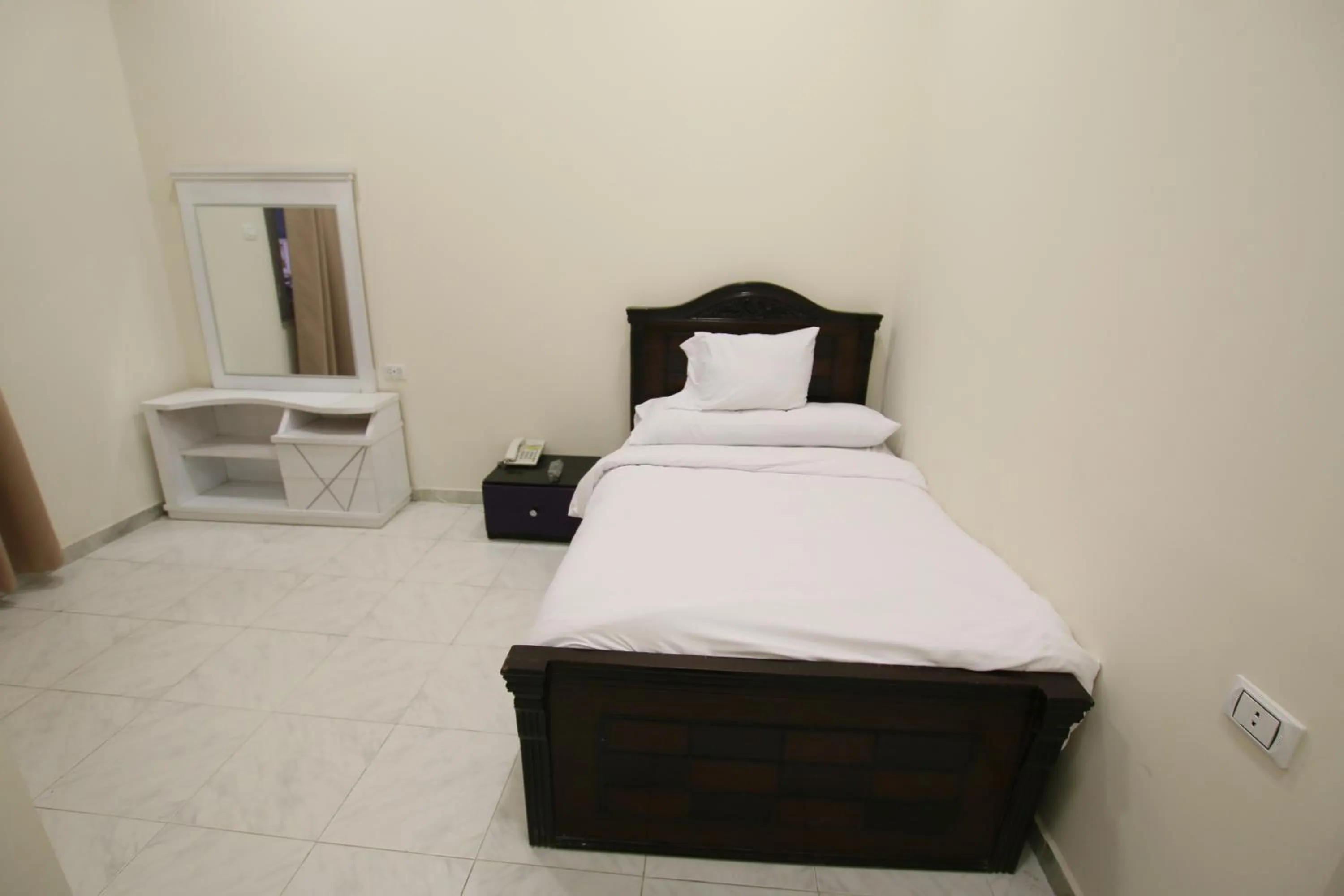 Bed in Cairo Crown Hotel