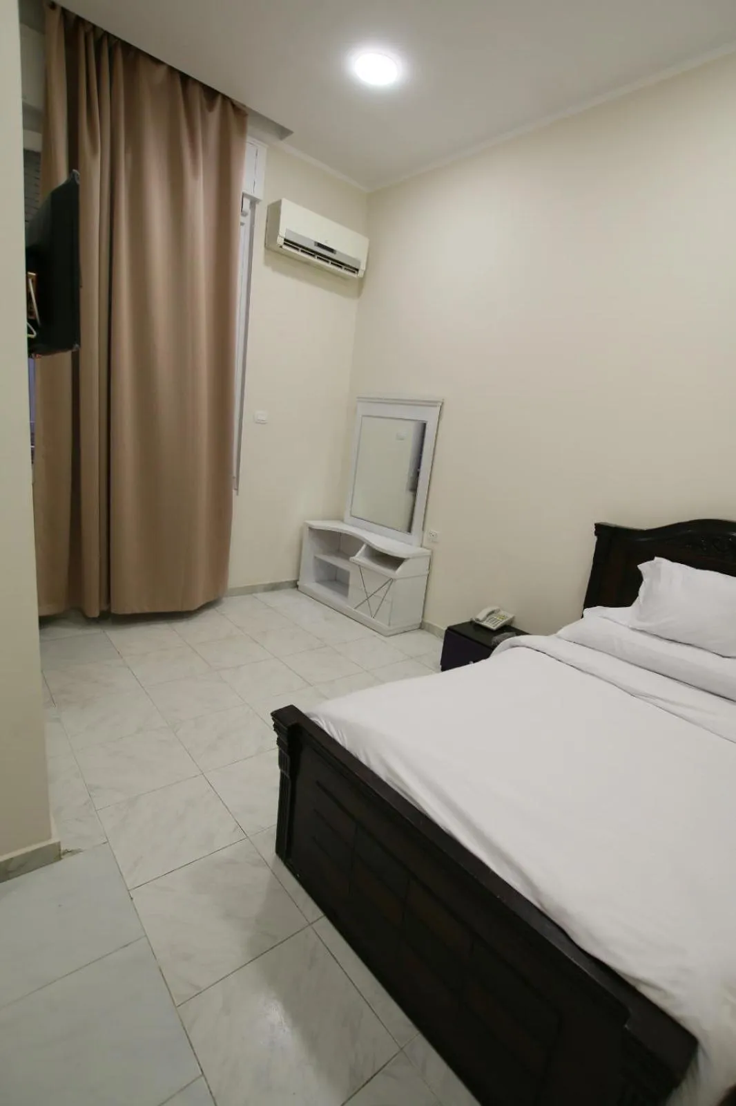 Bed in Cairo Crown Hotel