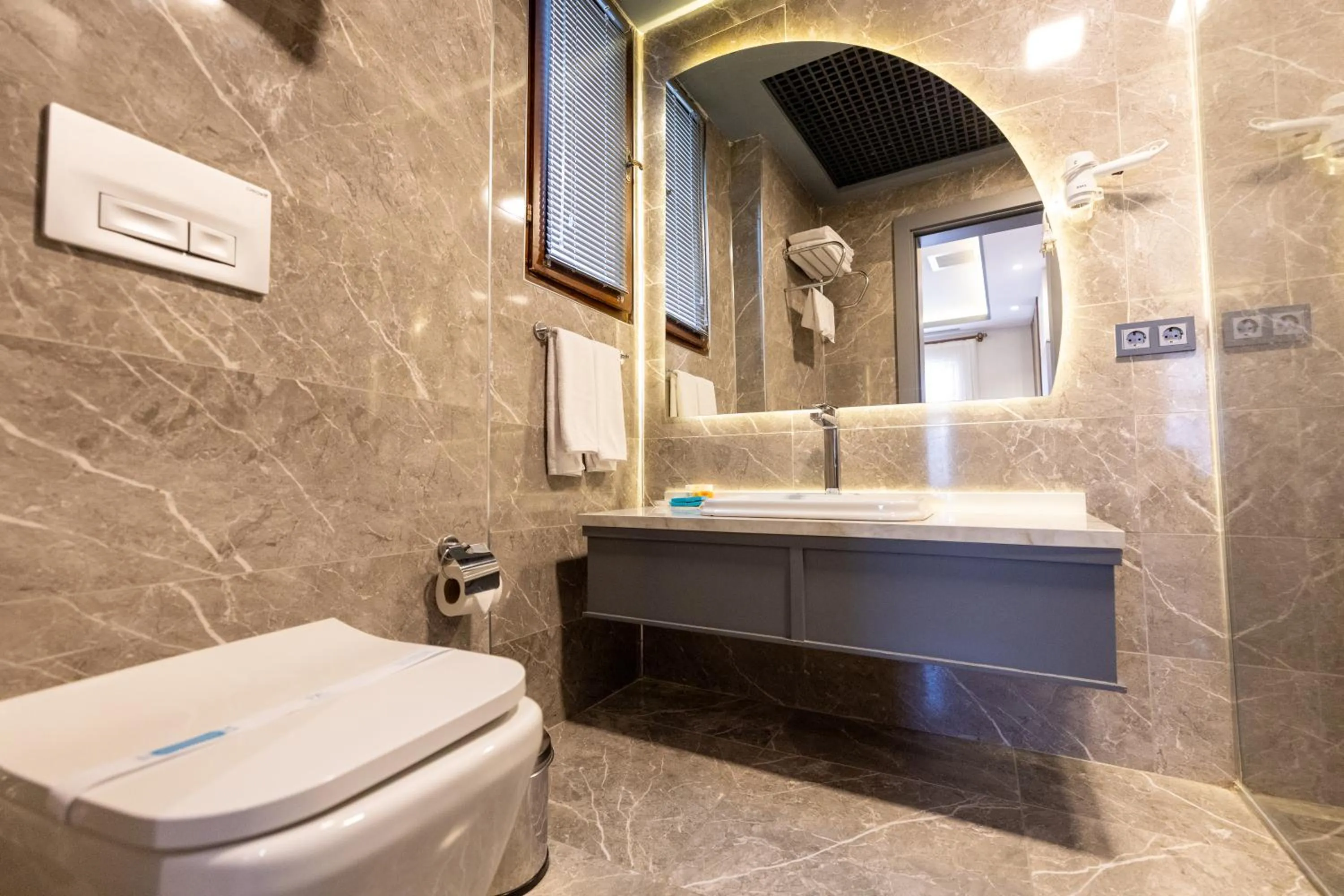 Toilet in VE Hotels Adakale