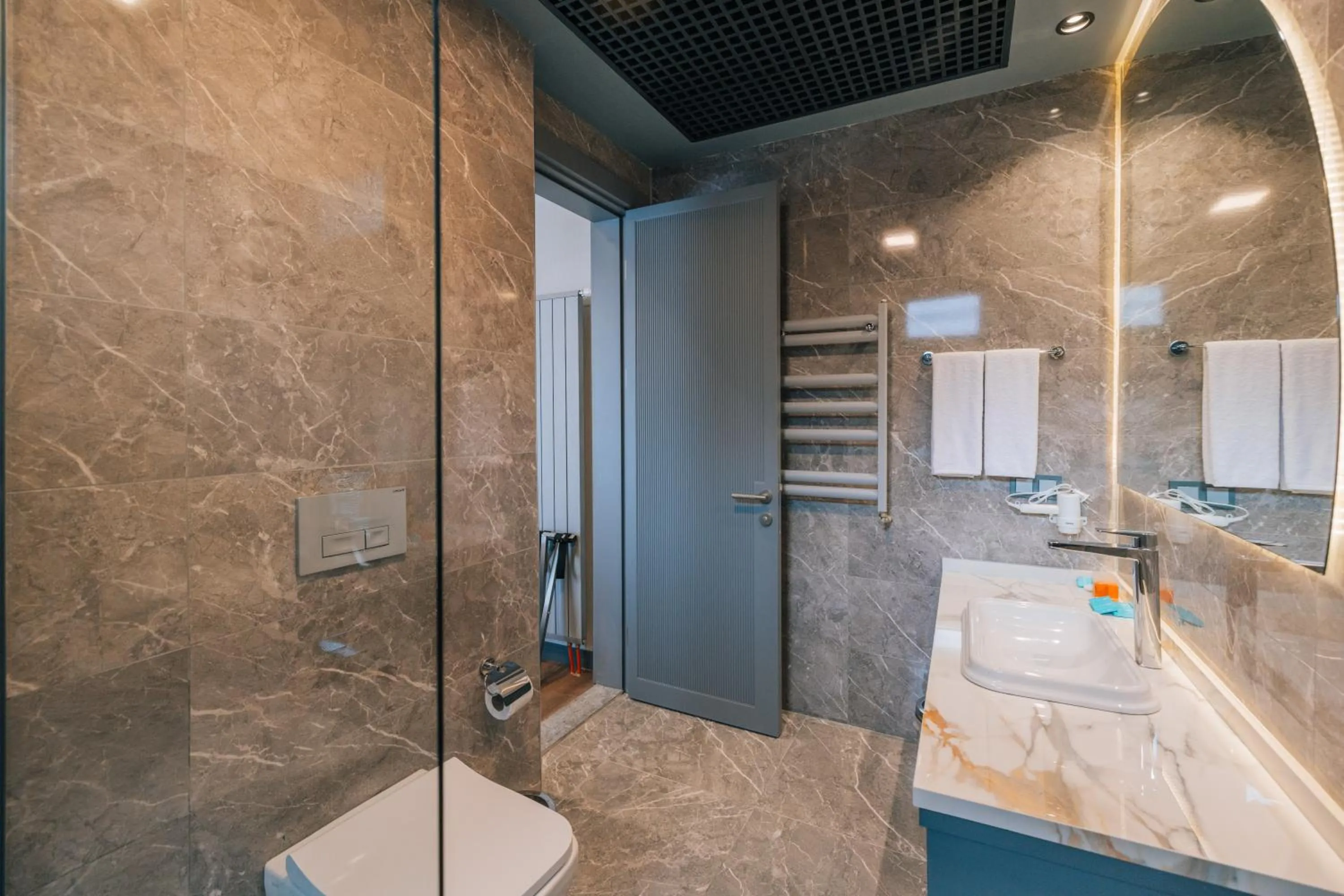 Shower in VE Hotels Adakale