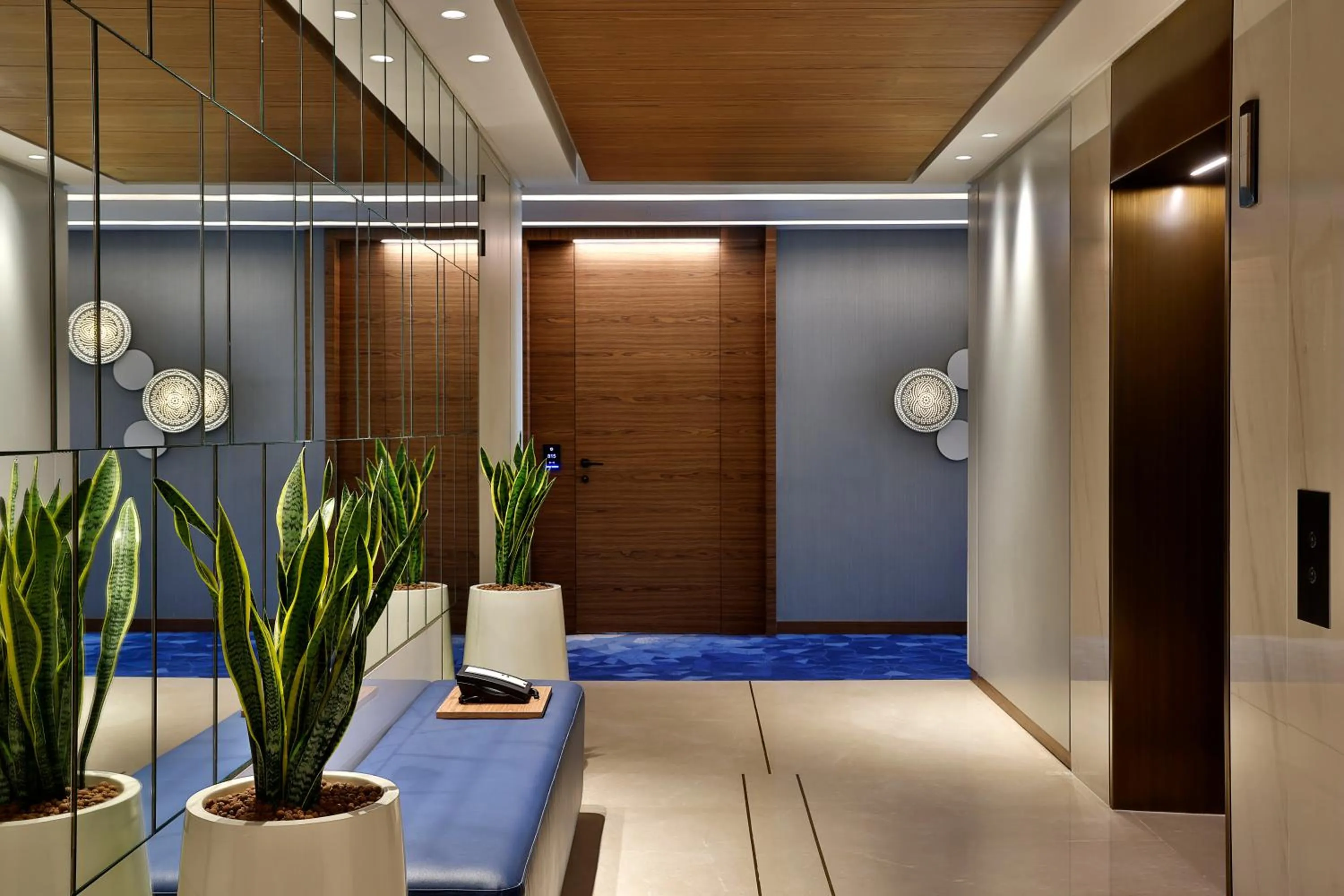 elevator in Tumbi Hotel Dubai The Palm,Tapestry Collection Hilton