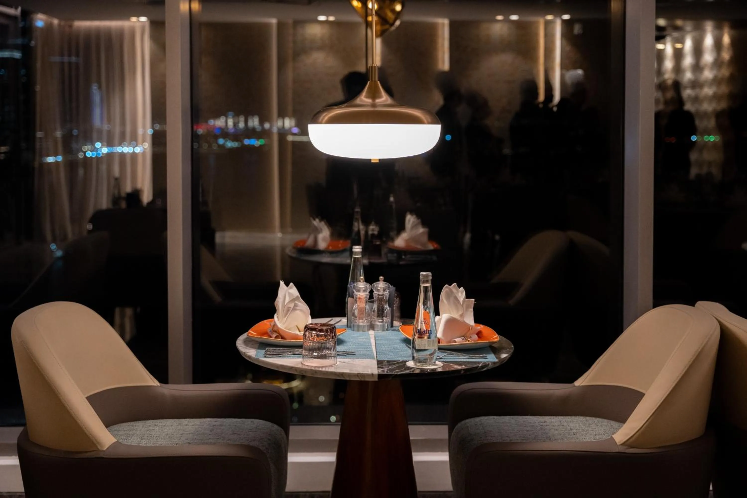 Restaurant/places to eat in Tumbi Hotel Dubai The Palm,Tapestry Collection Hilton