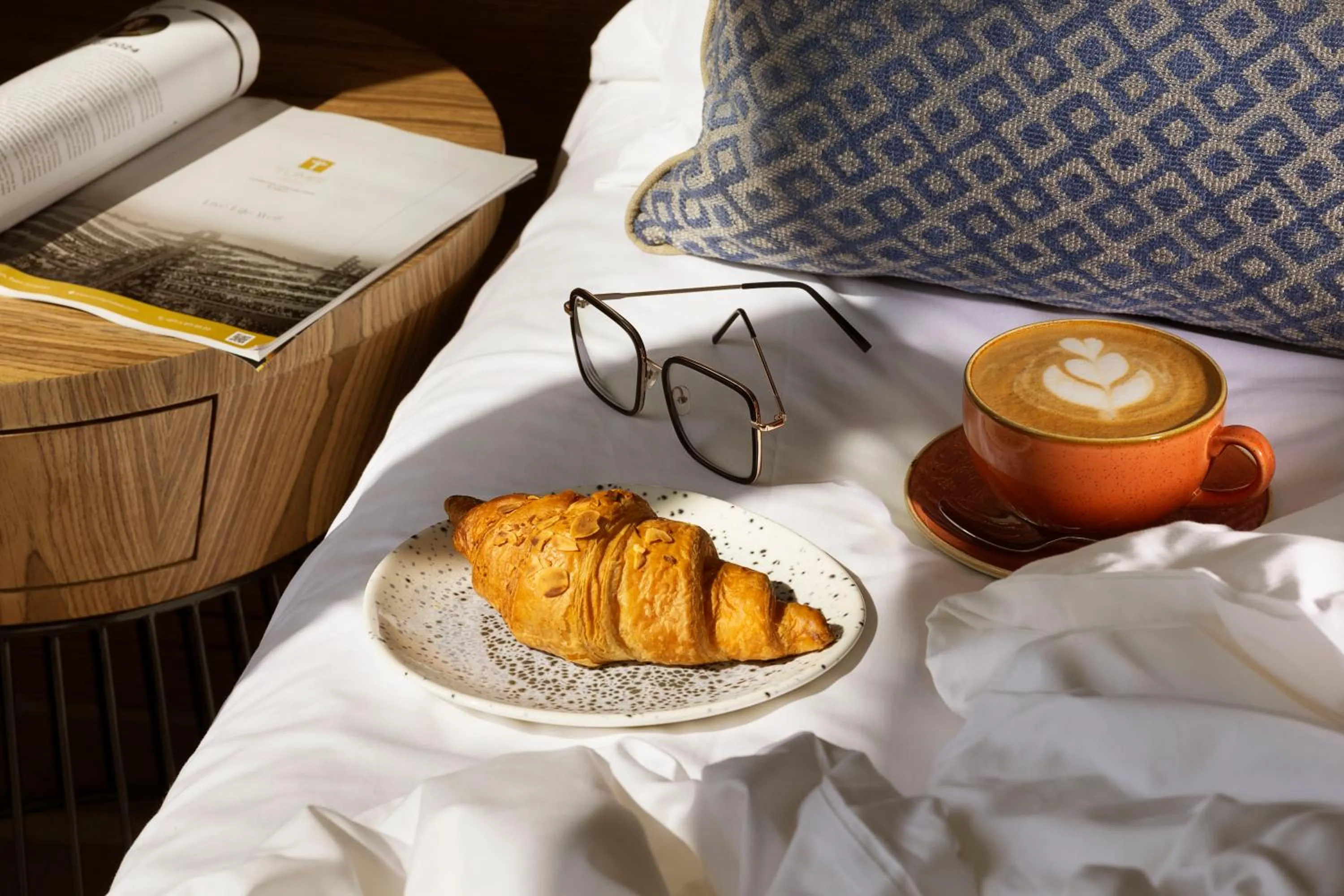 Bed in Tumbi Hotel Dubai The Palm,Tapestry Collection Hilton