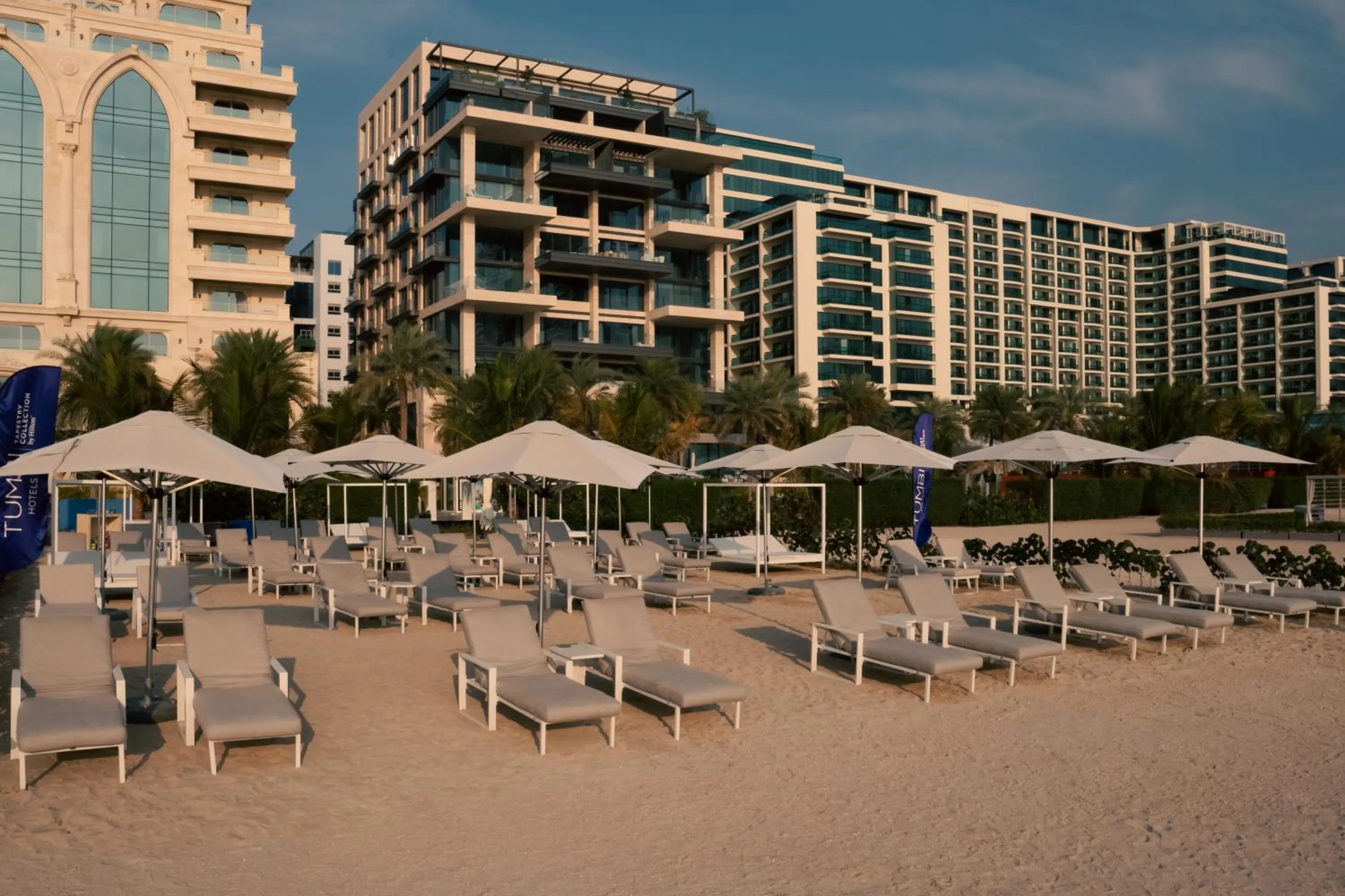 Beach in Tumbi Hotel Dubai The Palm,Tapestry Collection Hilton