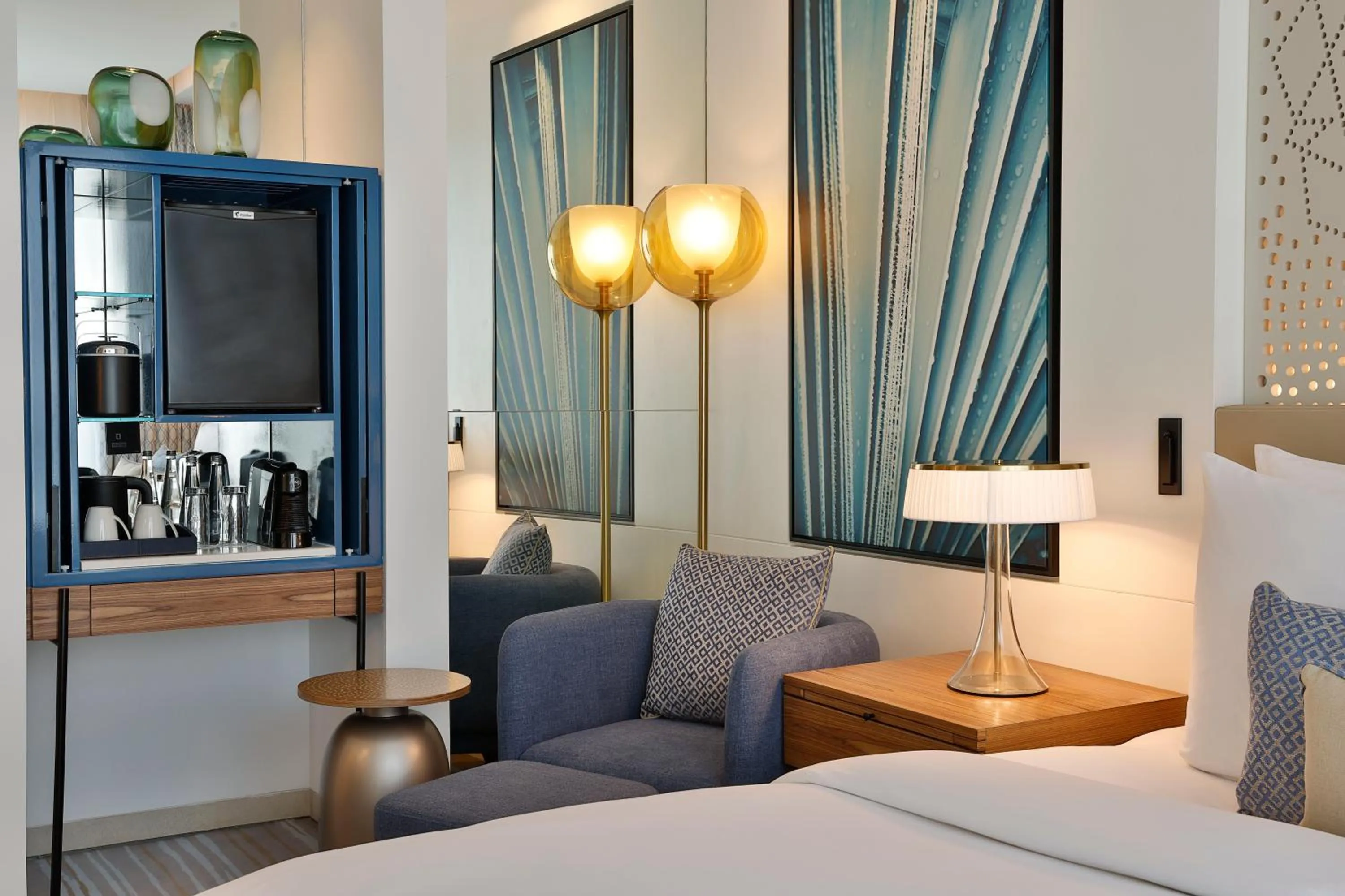 Bedroom, Bed in Tumbi Hotel Dubai The Palm,Tapestry Collection Hilton