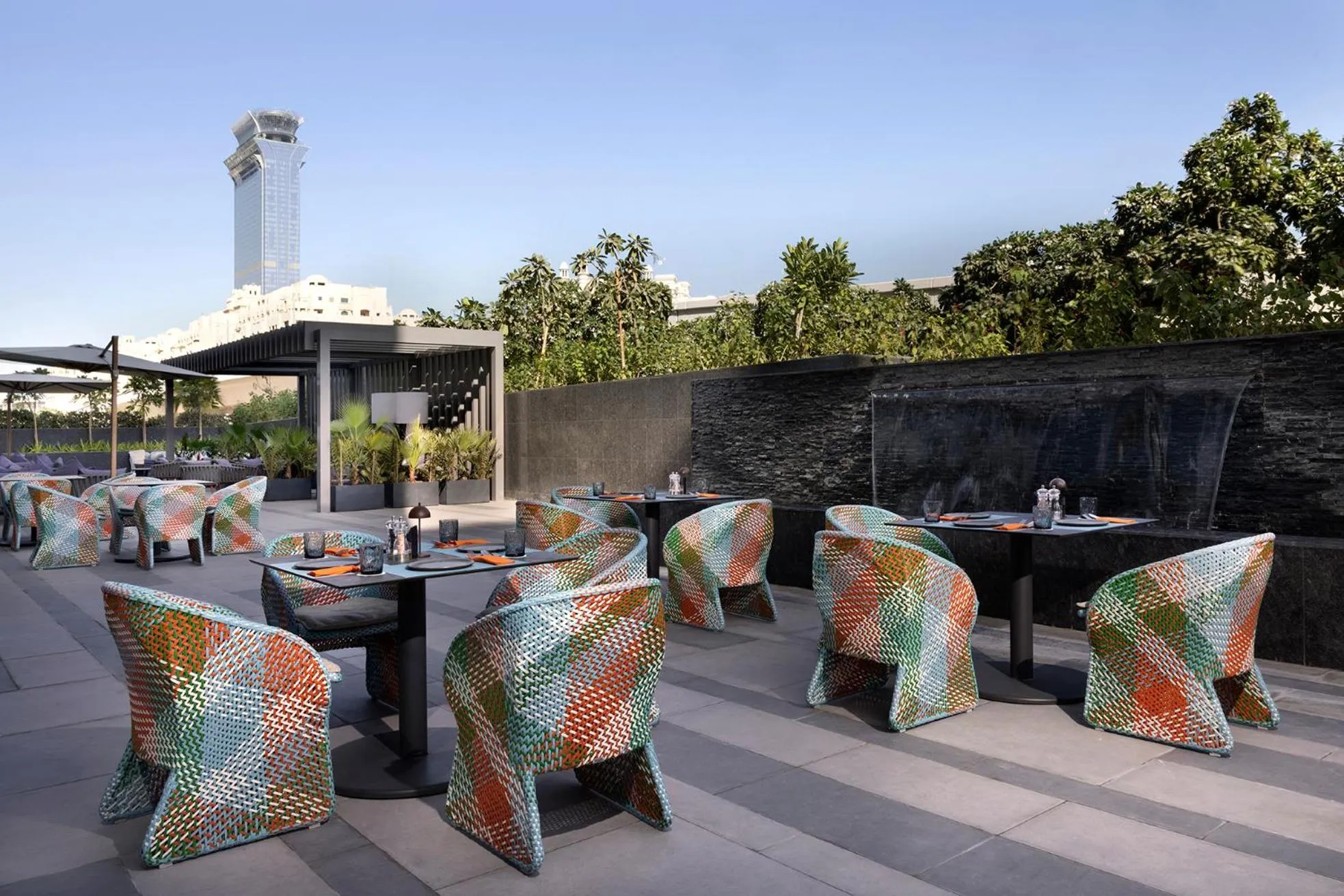 Restaurant/places to eat in Tumbi Hotel Dubai The Palm,Tapestry Collection Hilton