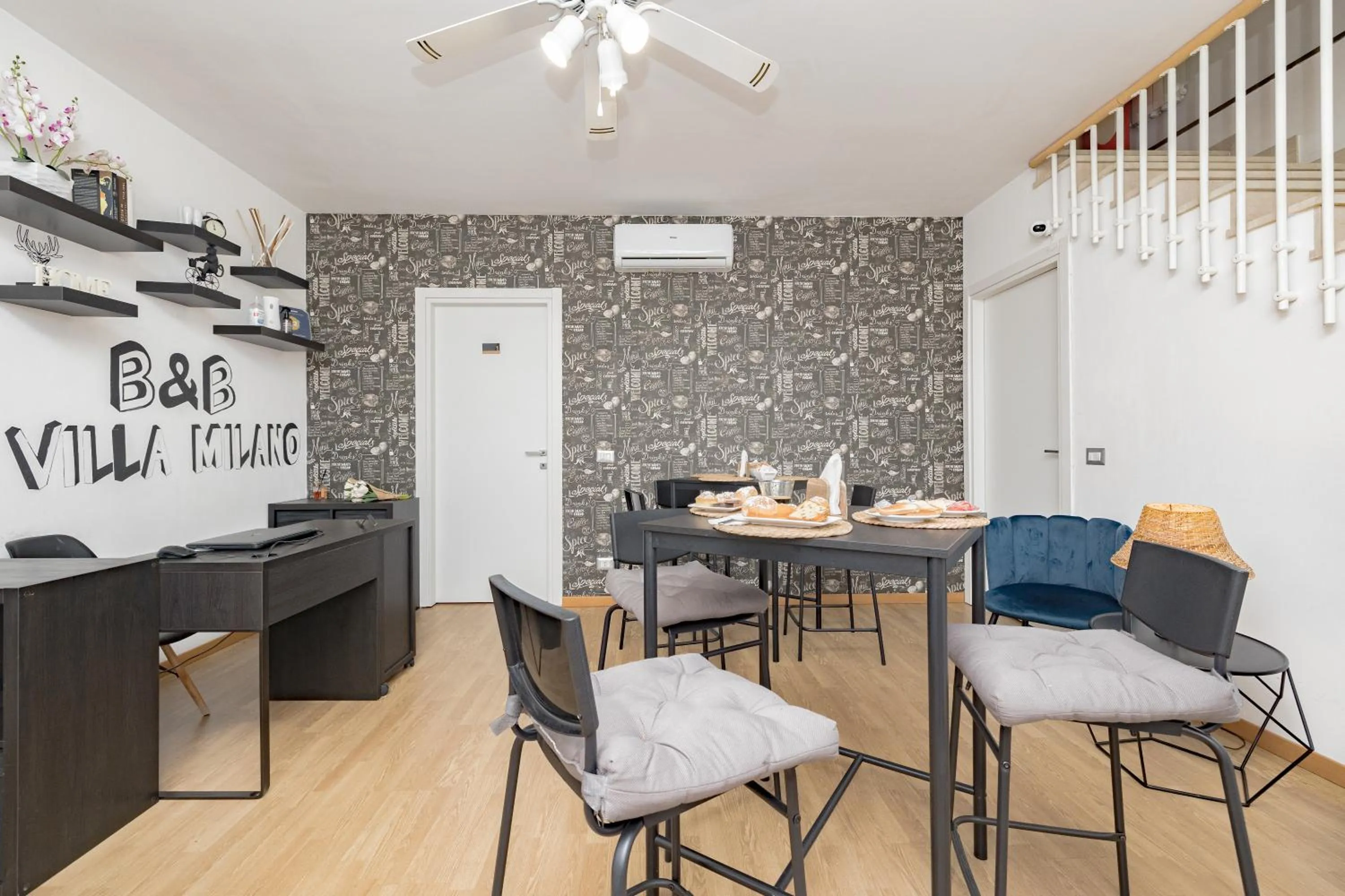 Seating area in B&B Villa Milano by Rhospitality it