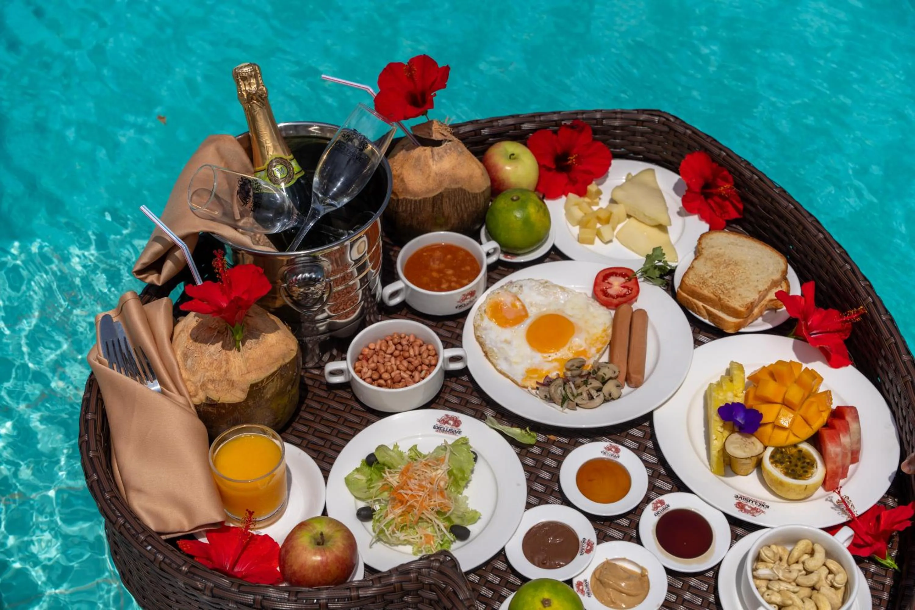 Restaurant/places to eat in Blue Ocean Resort & Residences