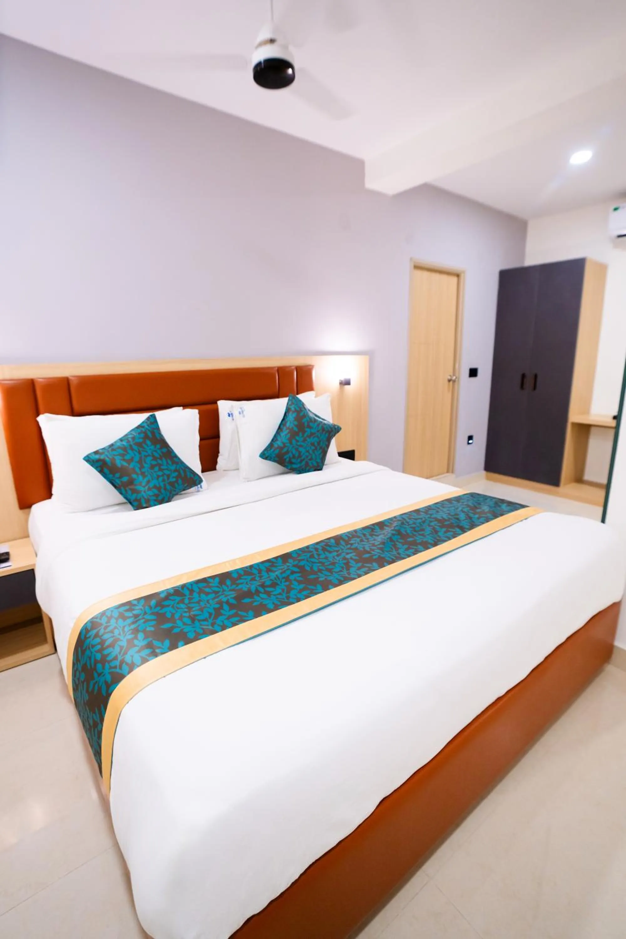 Bedroom, Bed in Sunrise Business Hotel, S R Nagar - Ameerpet