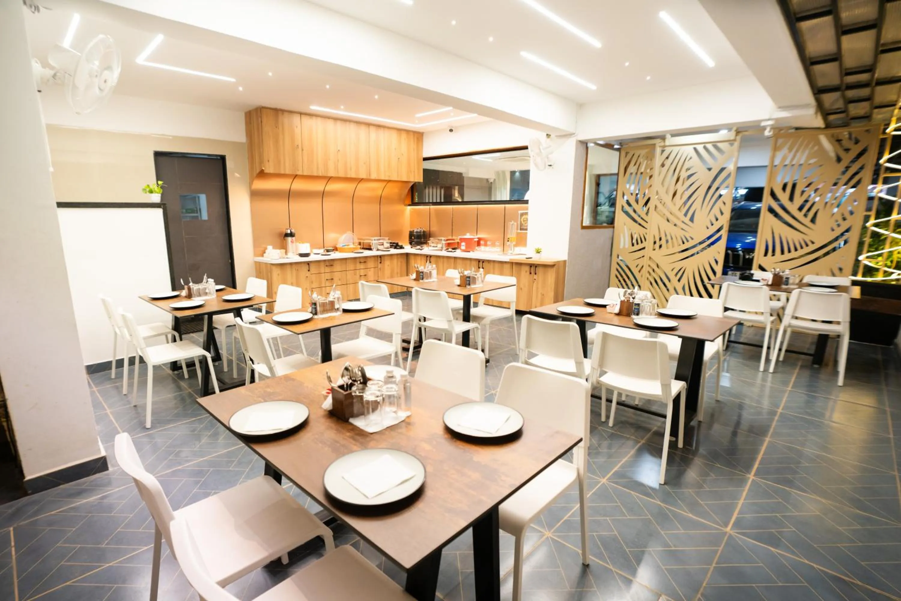 Restaurant/places to eat in Sunrise Business Hotel, S R Nagar - Ameerpet