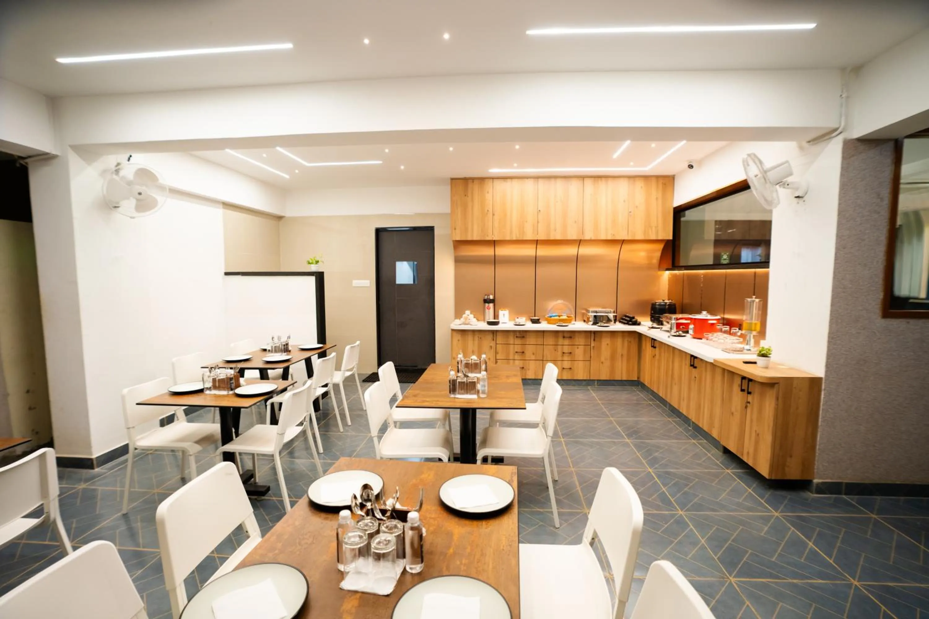 Restaurant/places to eat in Sunrise Business Hotel, S R Nagar - Ameerpet