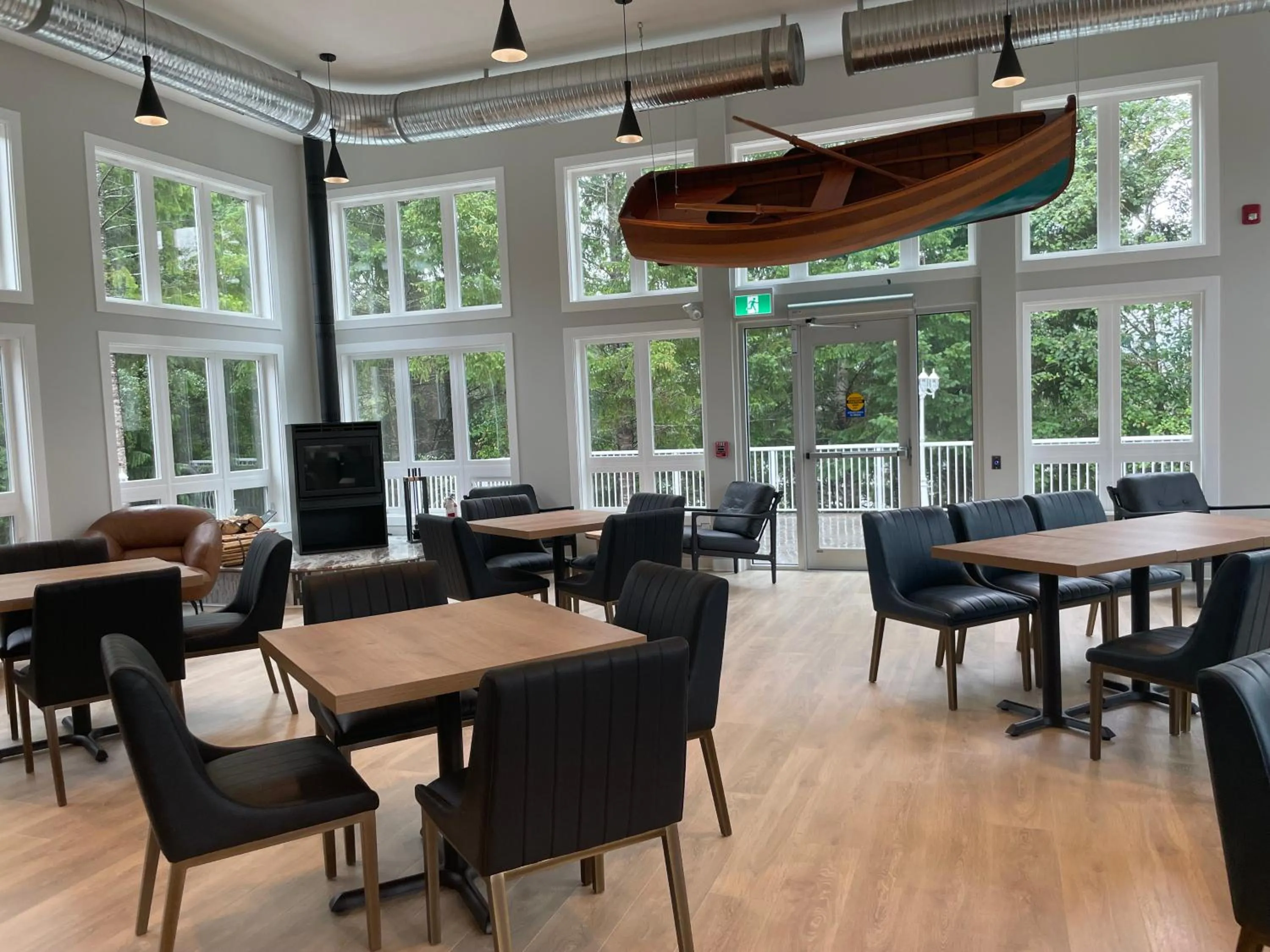 Restaurant/places to eat in Baymont by Wyndham Gold River