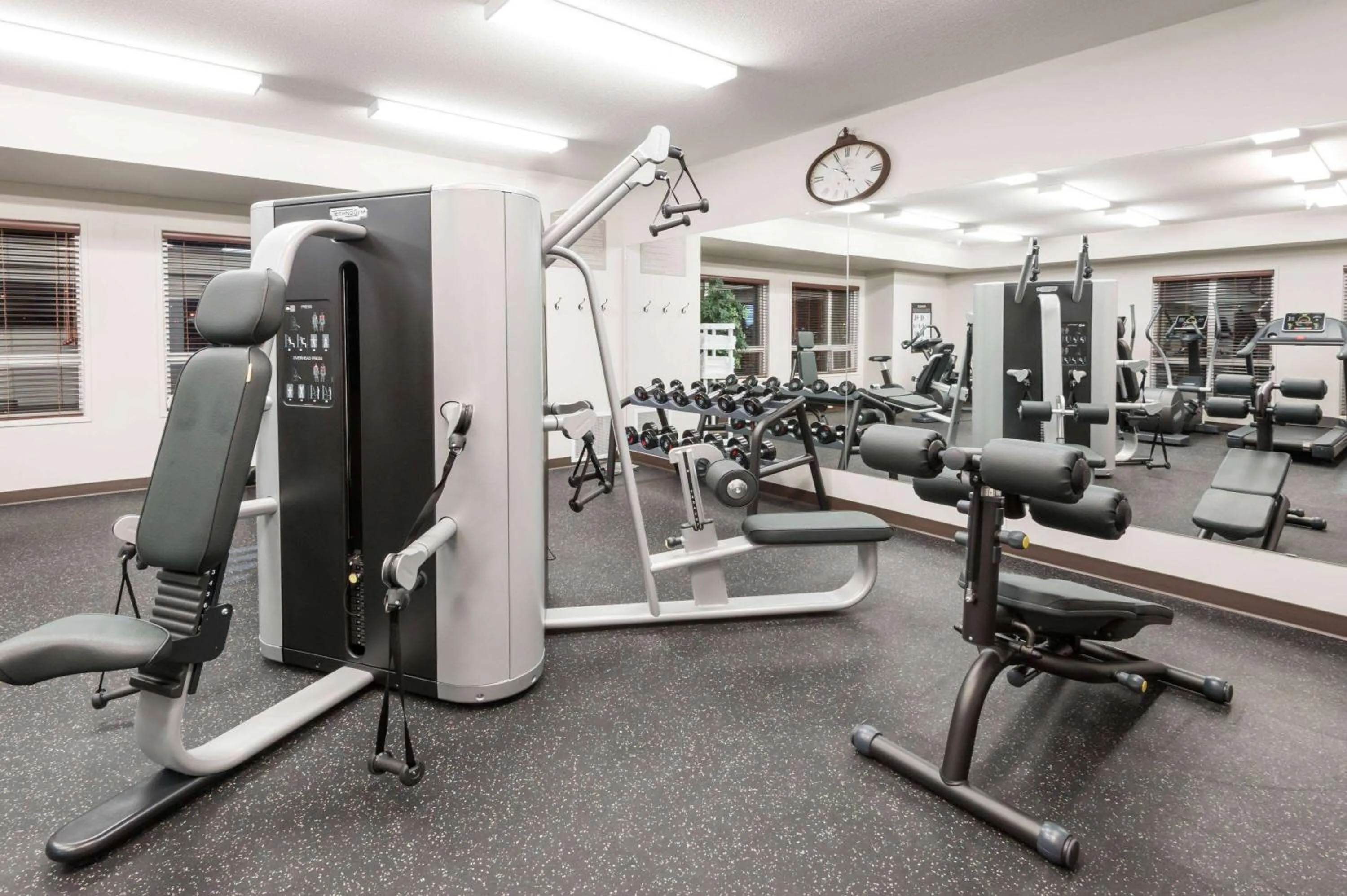 Fitness centre/facilities in Microtel Inn & Suites by Wyndham Fort Saint John