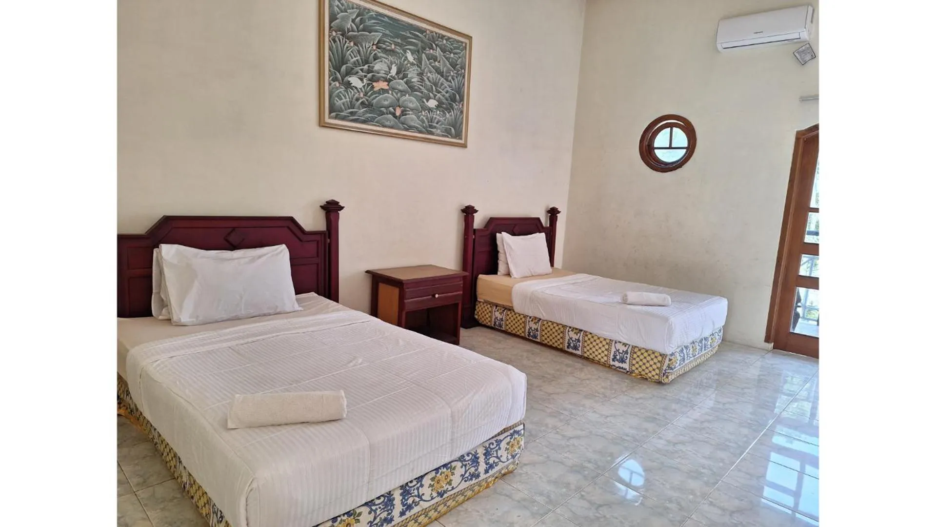Bed in PLUM Hotel Palereman Batu