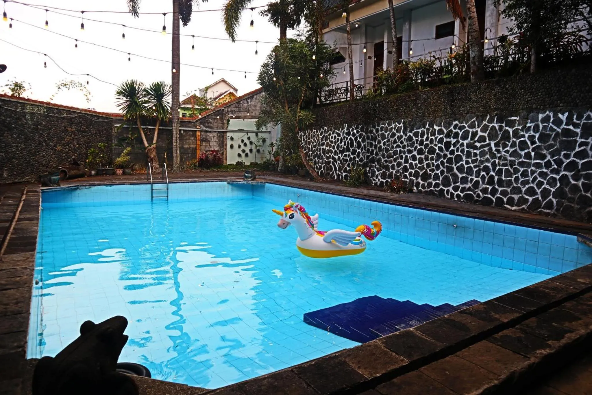 Swimming pool in PLUM Hotel Palereman Batu