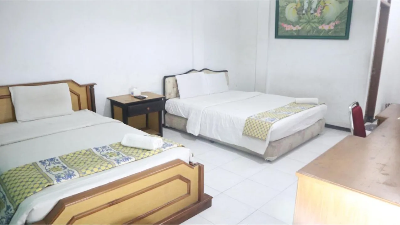 Bedroom, Bed in PLUM Hotel Palereman Batu