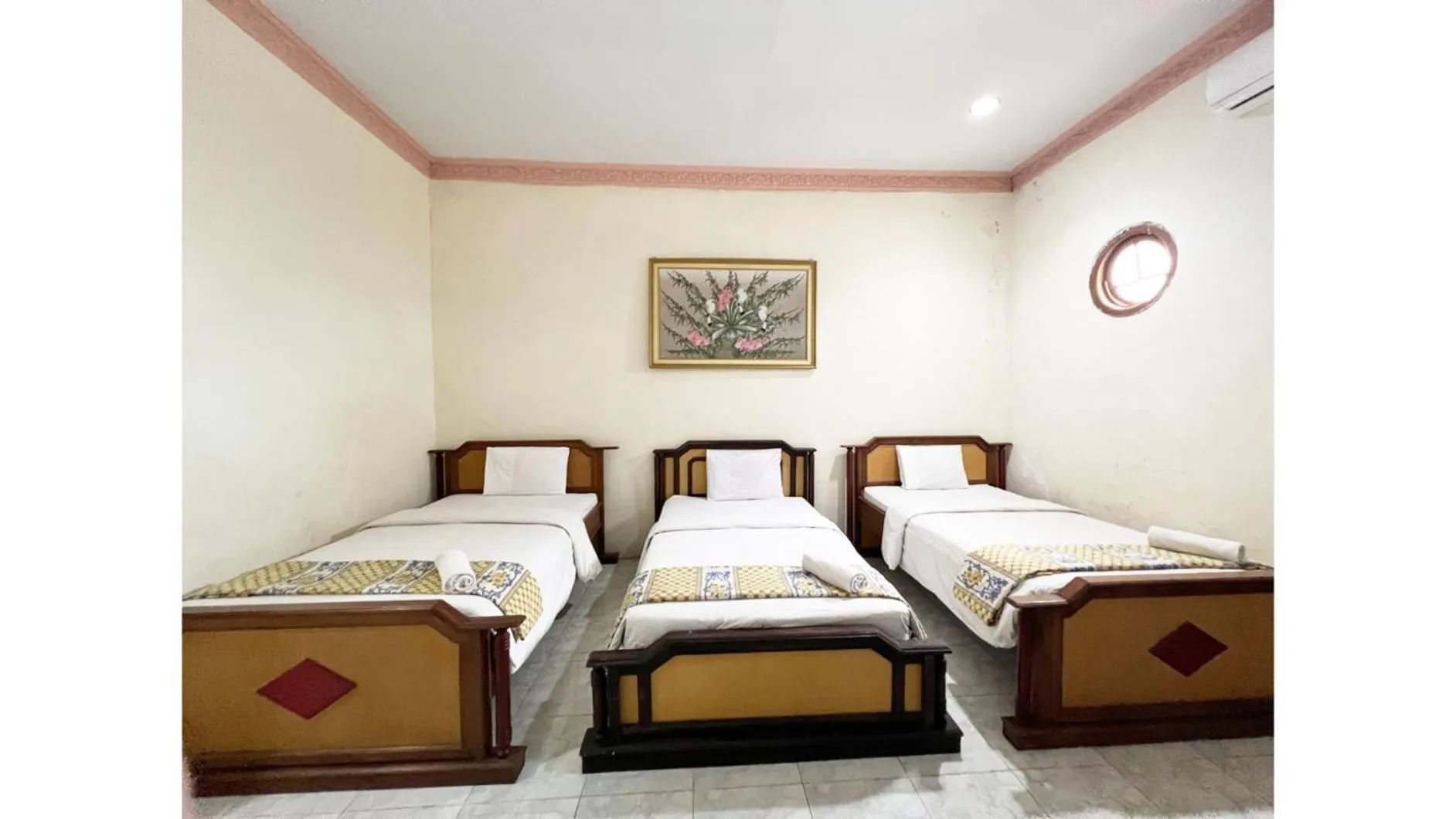 Bedroom, Bed in PLUM Hotel Palereman Batu