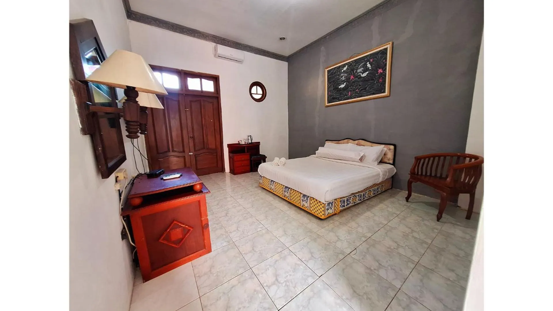 Photo of the whole room, Bed in PLUM Hotel Palereman Batu