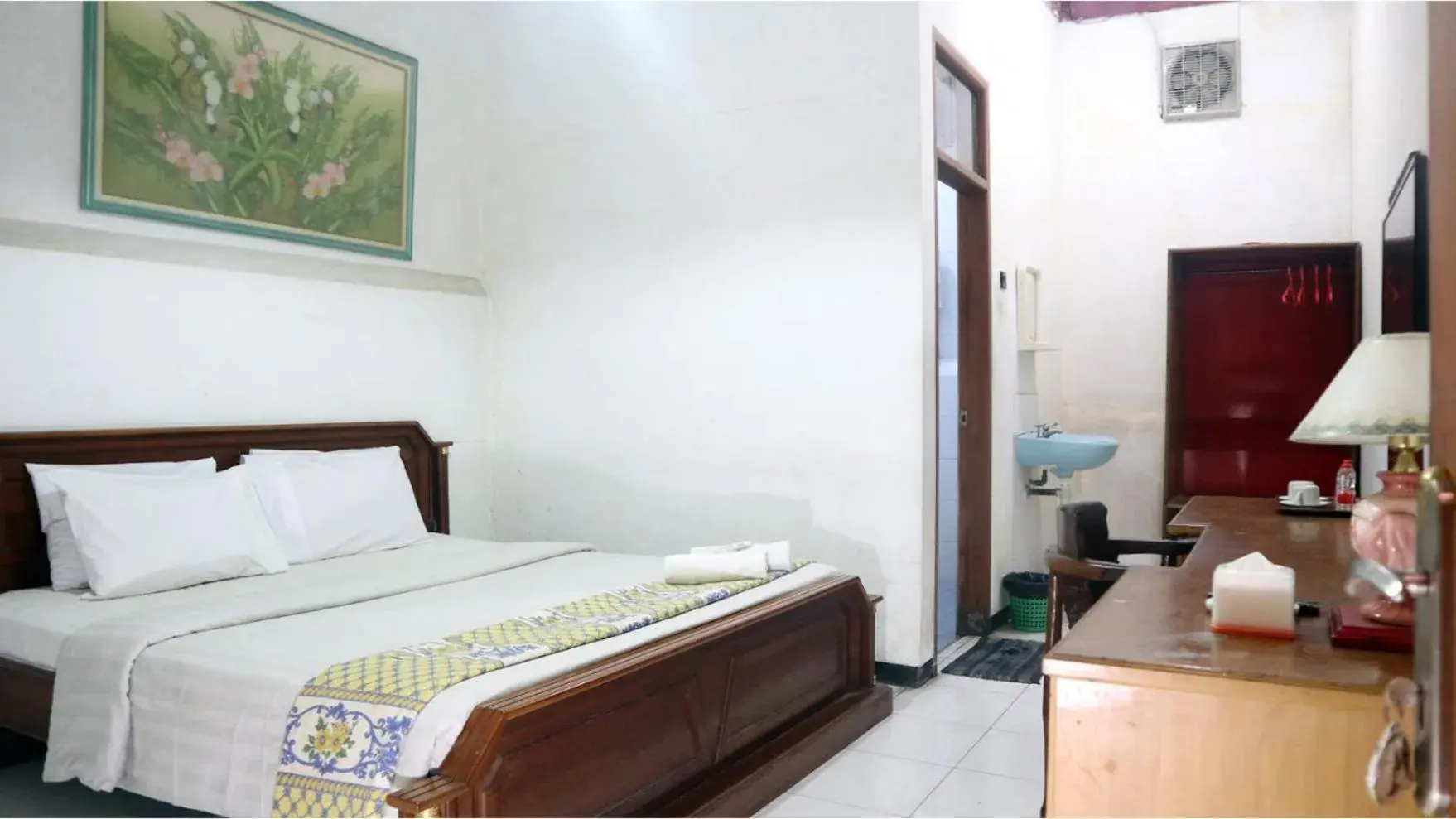Standard Double Room in PLUM Hotel Palereman Batu Standard Double Room in PLUM Hotel Palereman Batu