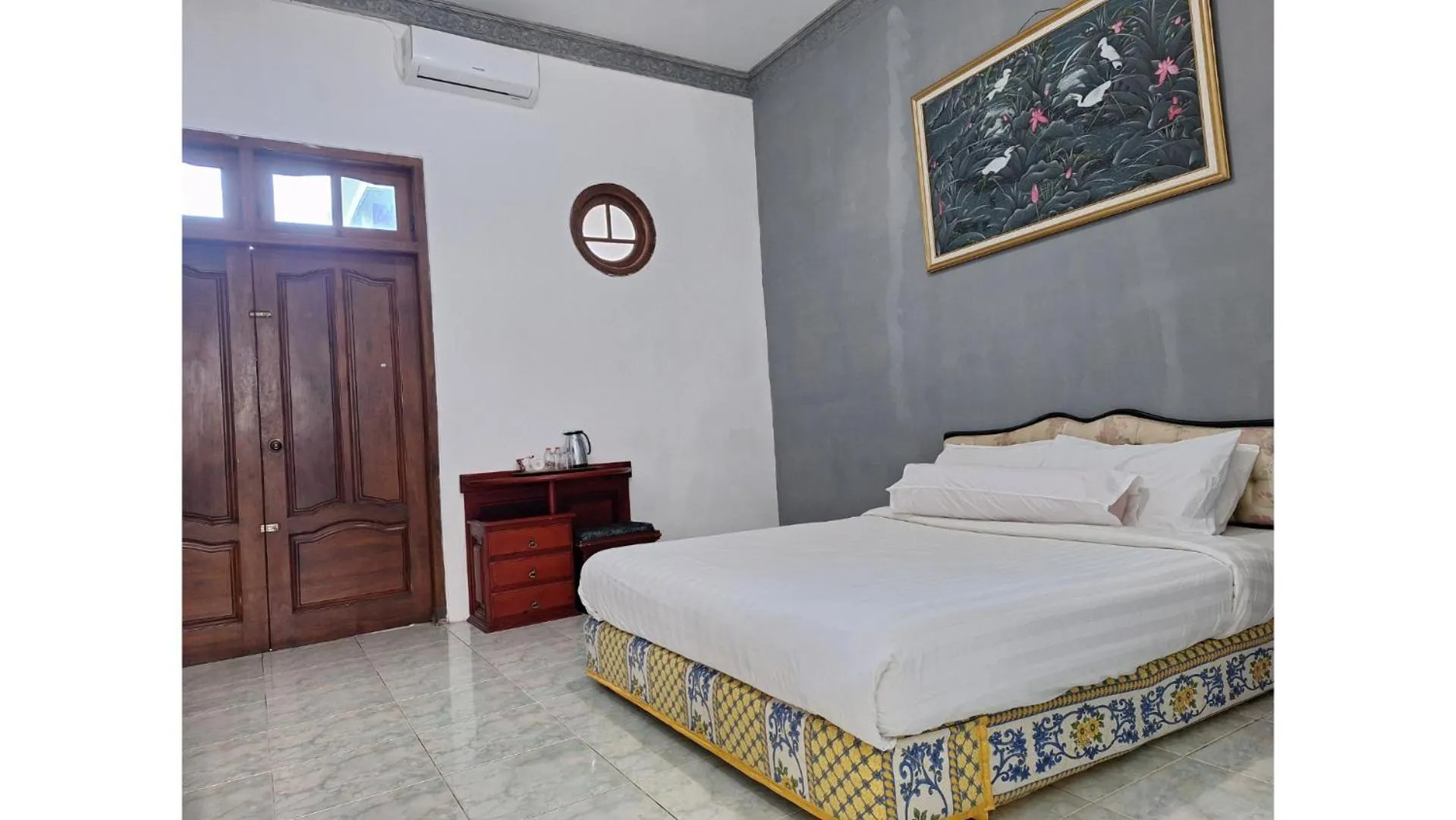 Bedroom, Bed in PLUM Hotel Palereman Batu
