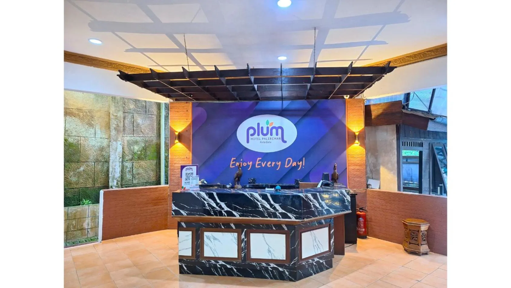 Lobby or reception in PLUM Hotel Palereman Batu