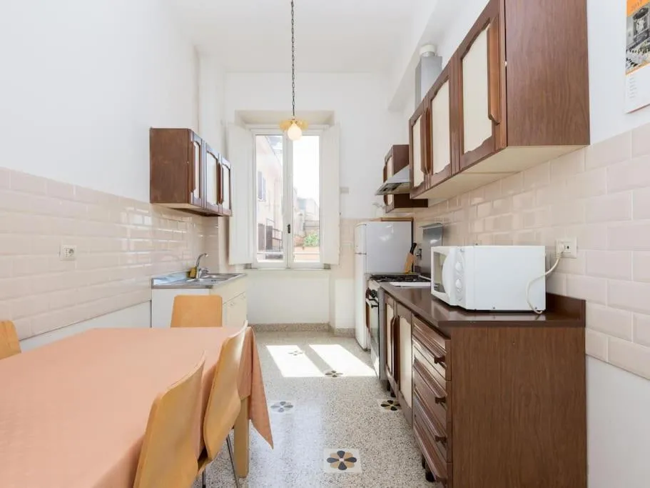 Vatican Comfortable Sunny Apartment