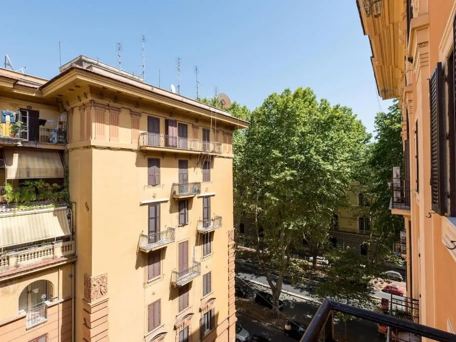 Vatican Comfortable Sunny Apartment