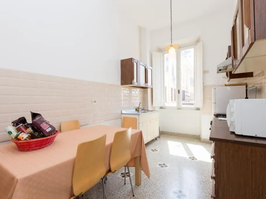 Vatican Comfortable Sunny Apartment