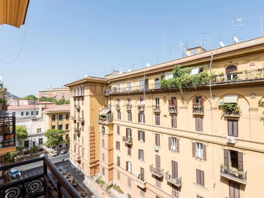 Vatican Comfortable Sunny Apartment