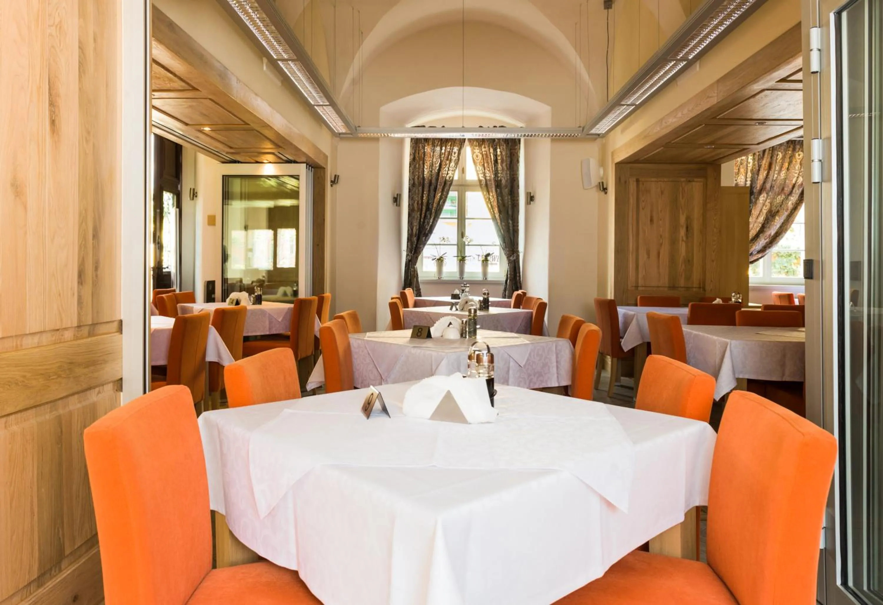 Restaurant/places to eat in Uzdrowisko Cieplice - Jelenia Góra - Długi Dom