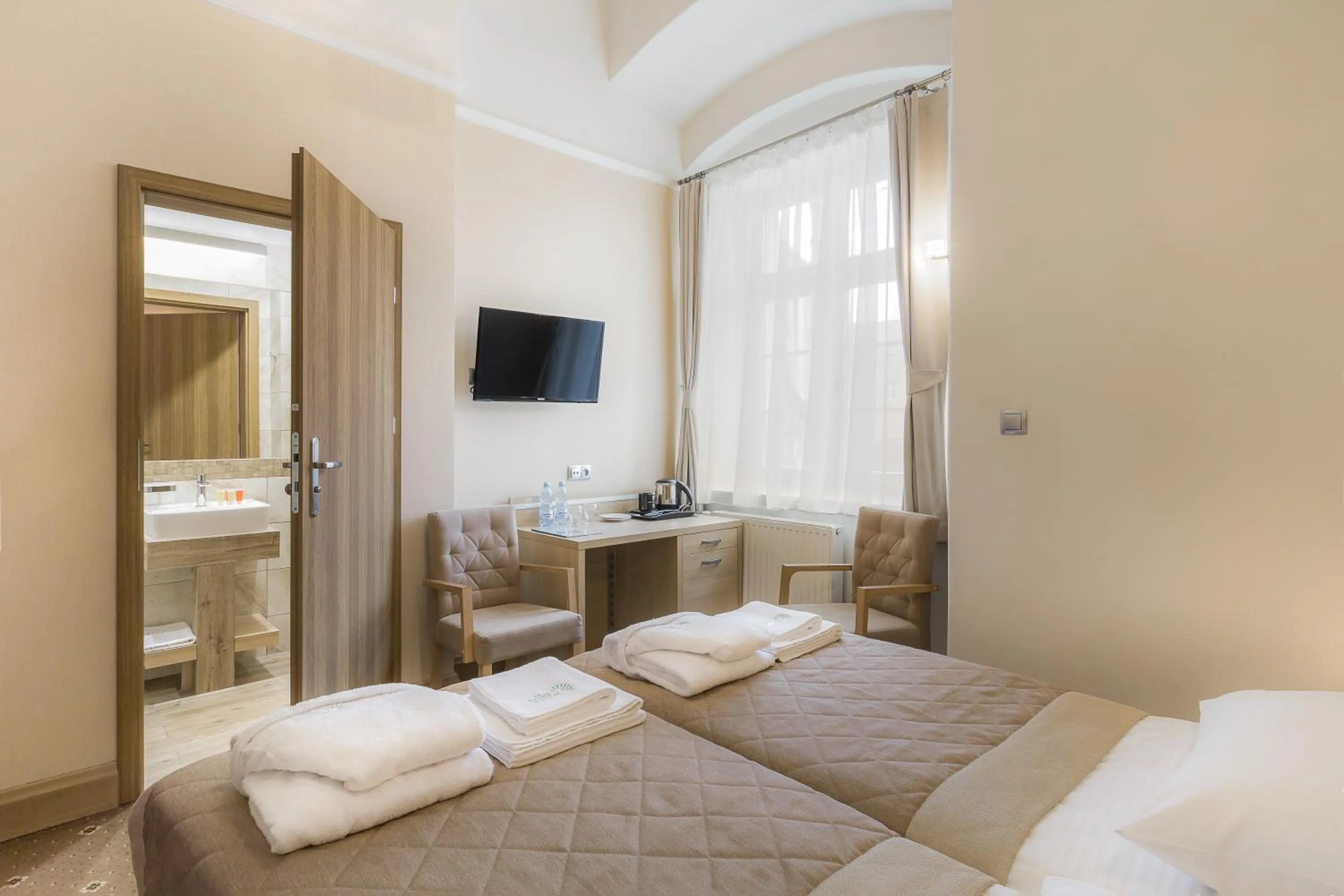 Photo of the whole room, Bed in Uzdrowisko Cieplice - Jelenia Góra - Długi Dom