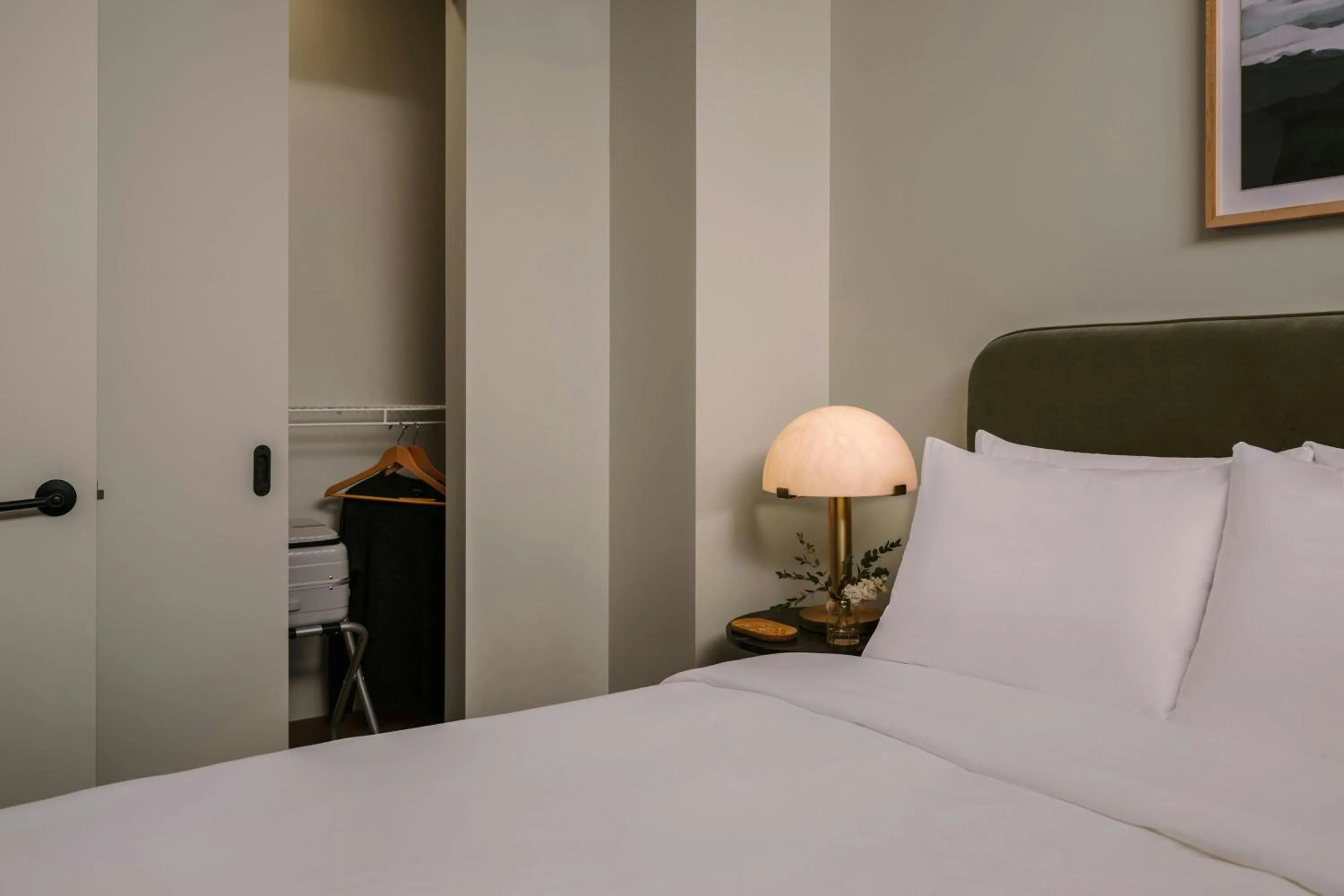 Bedroom, Bed in Sonder by Marriott Bonvoy Onterie Apartments Magnificent Mile