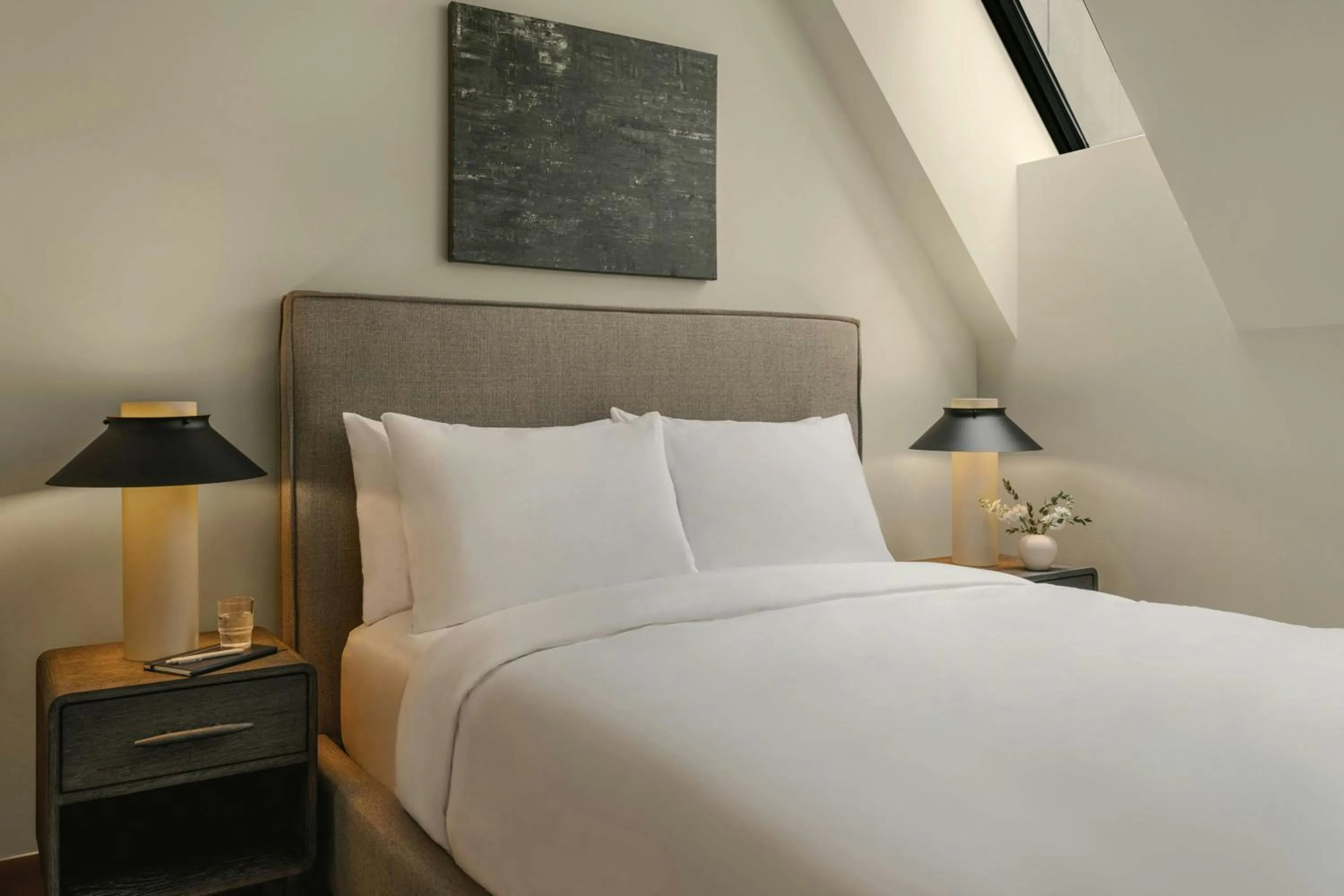 Bedroom, Bed in Sonder by Marriott Bonvoy Onterie Apartments Magnificent Mile