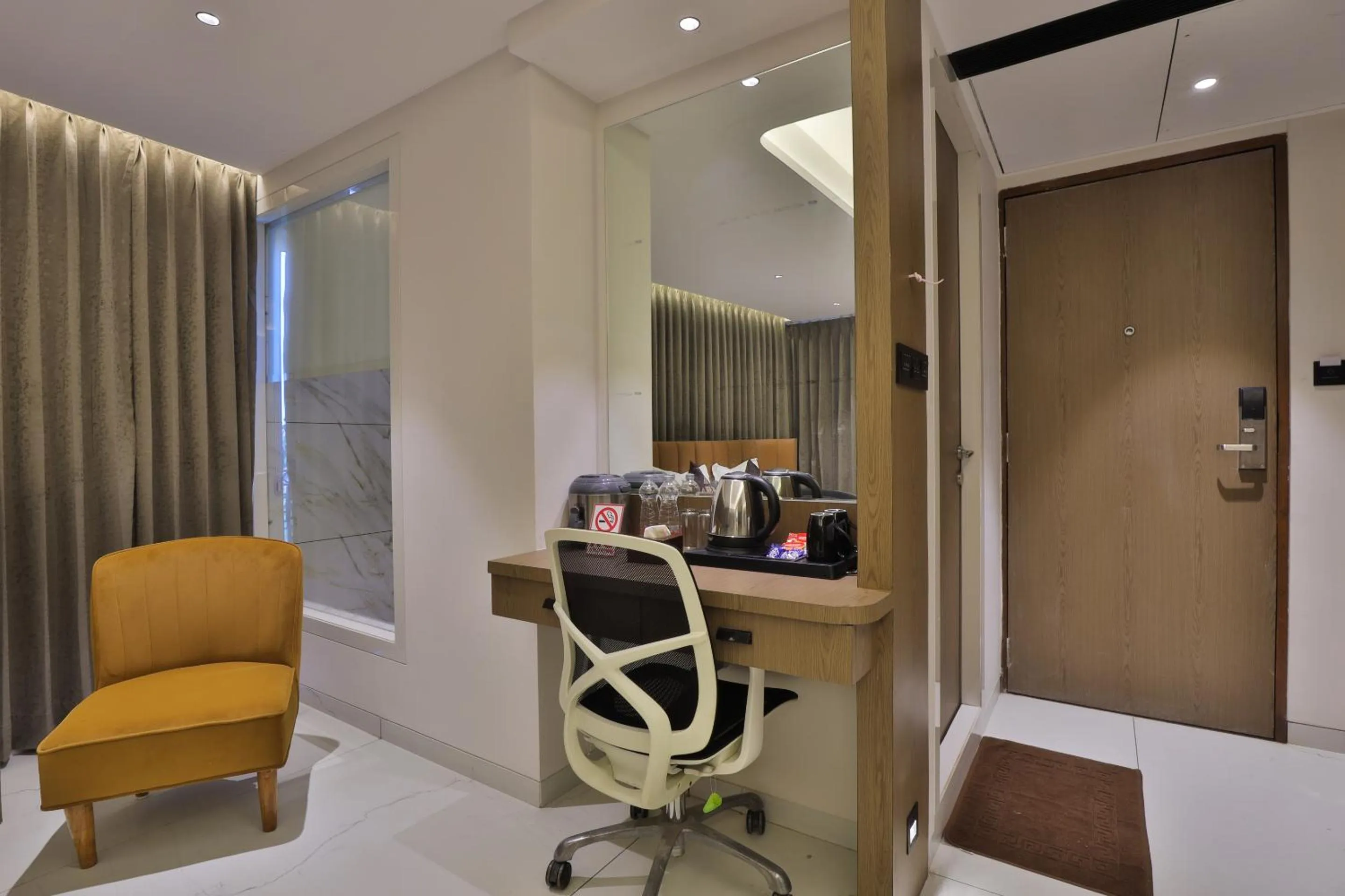 Kitchen or kitchenette in Hotel Bawa Inn