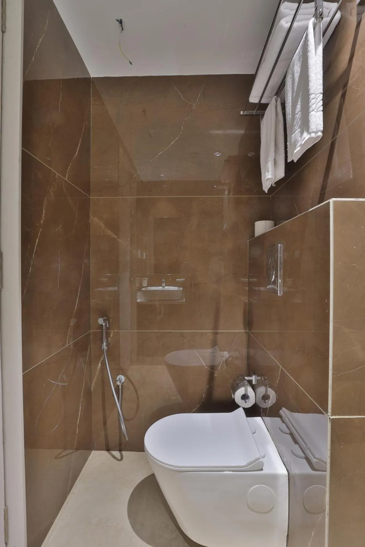 Shower in Hotel Bawa Inn