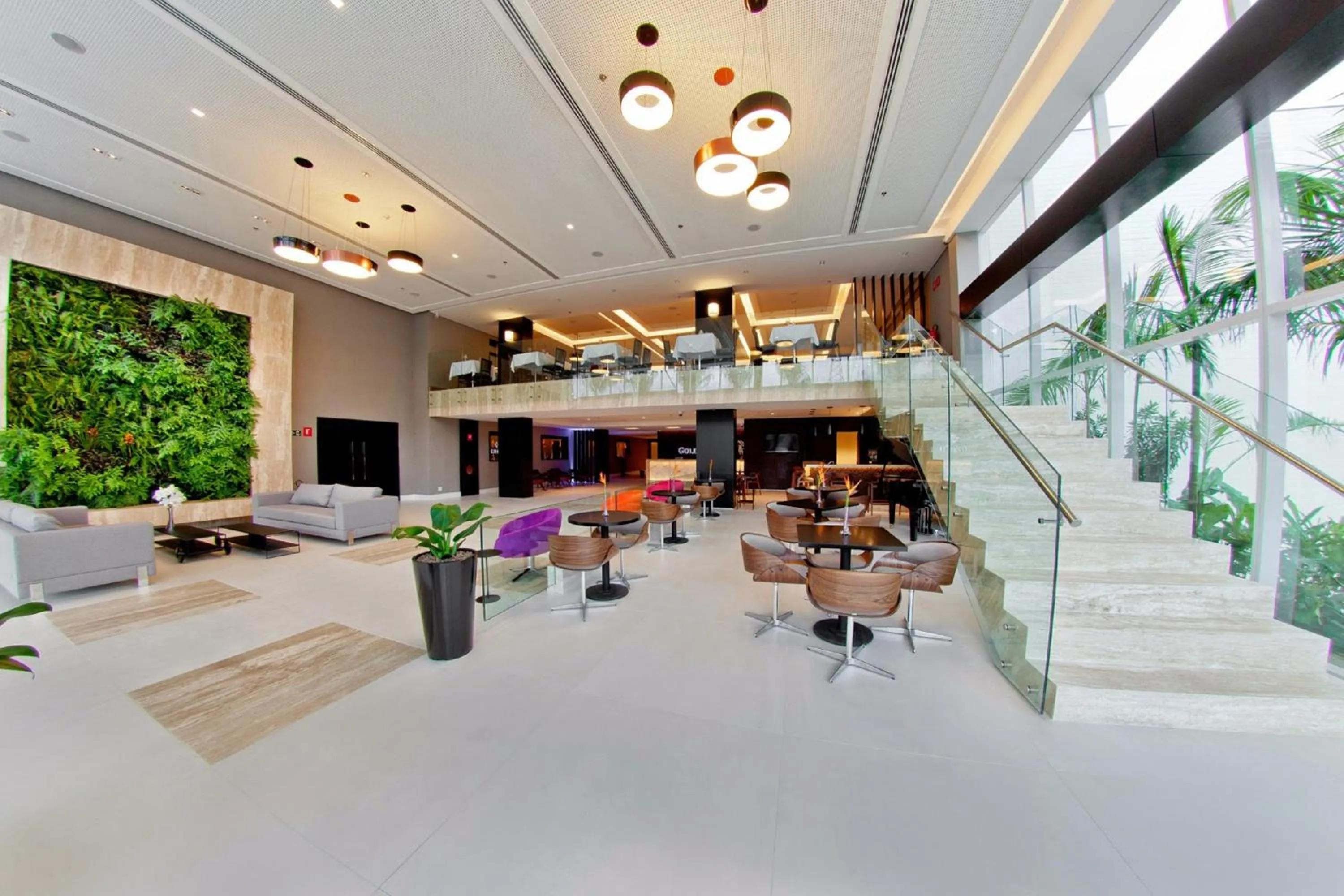 Facade/entrance in Golden Tulip São José dos Campos