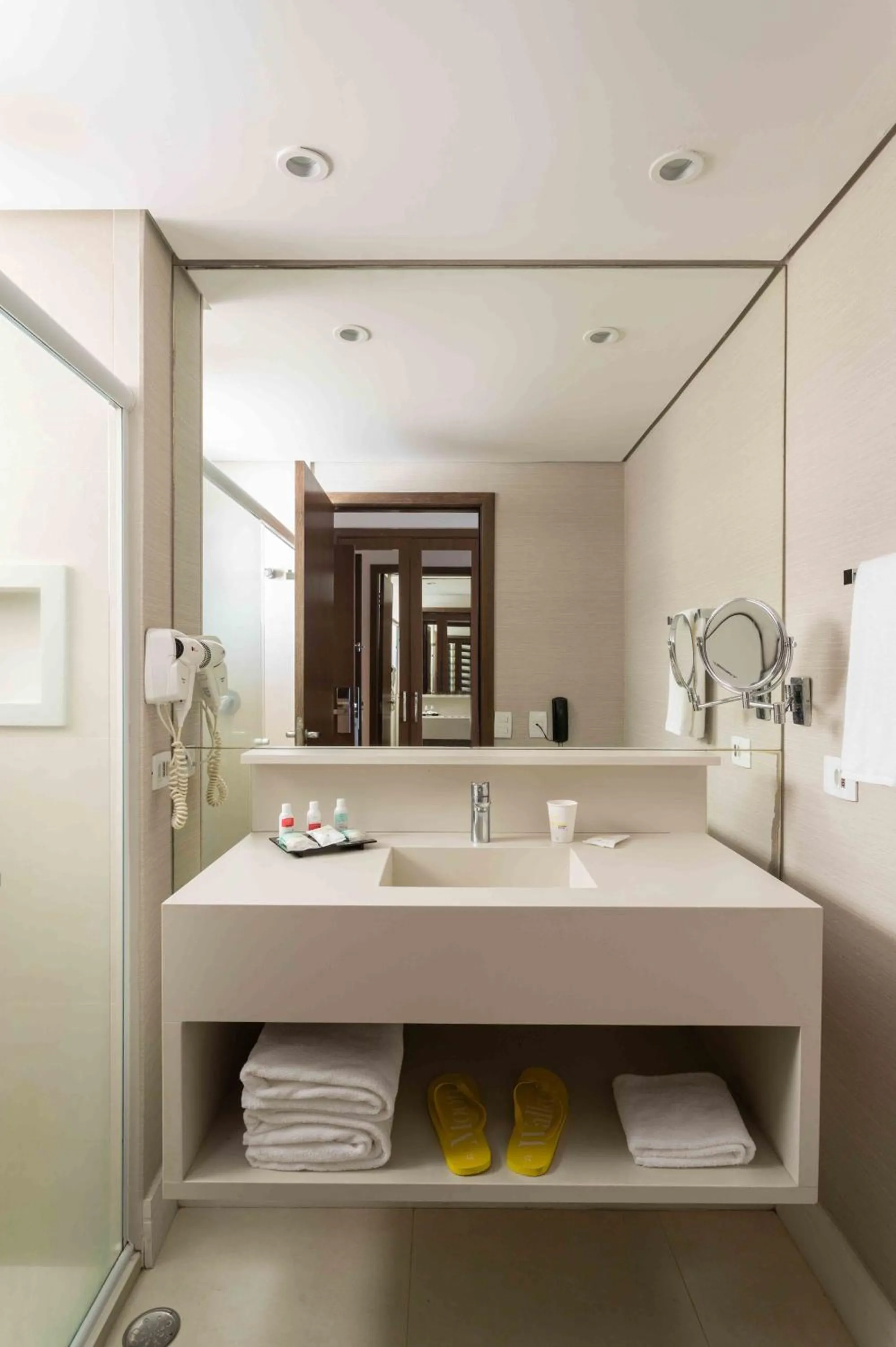 Bathroom in Golden Tulip São José dos Campos