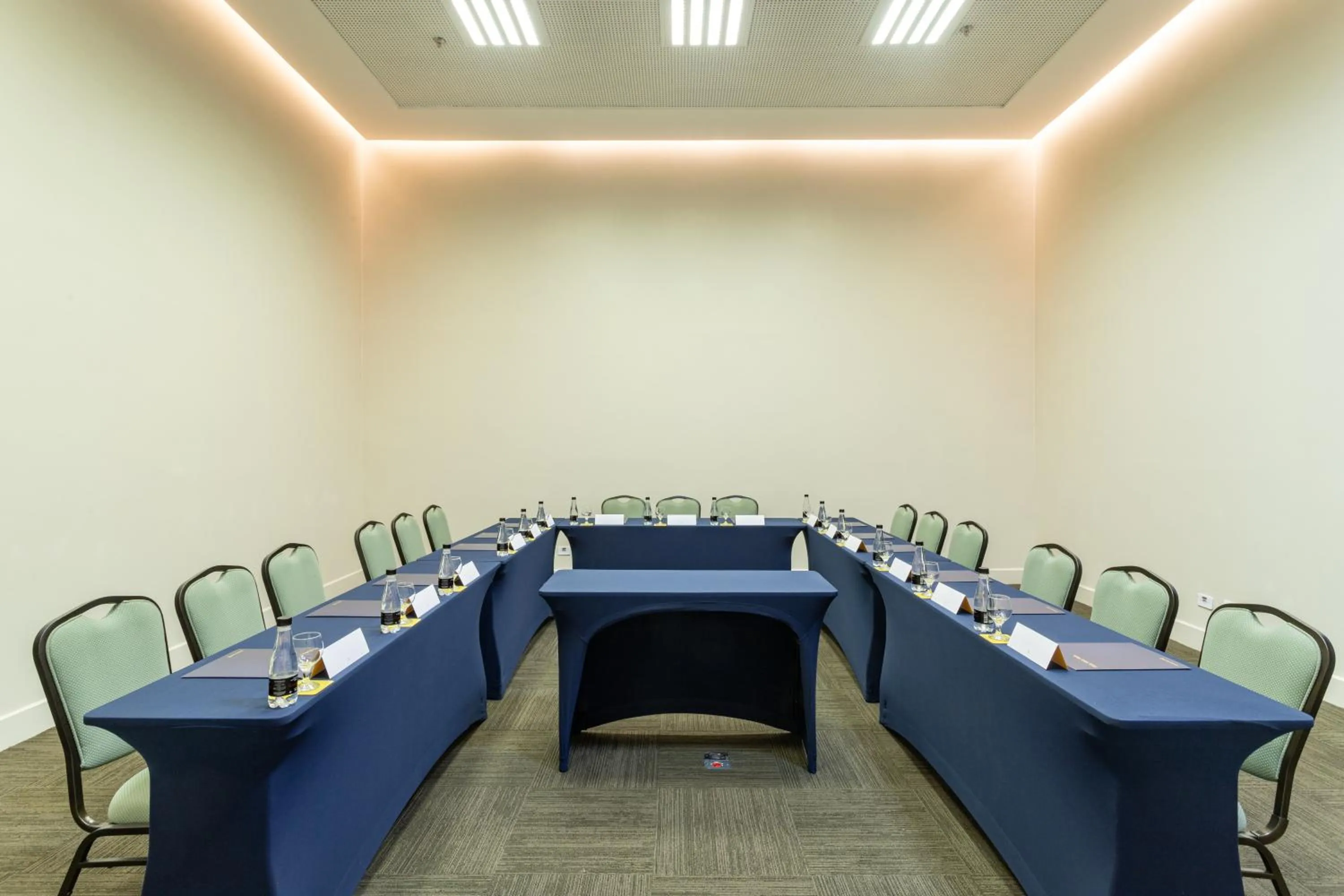 Meeting/conference room in Golden Tulip São José dos Campos