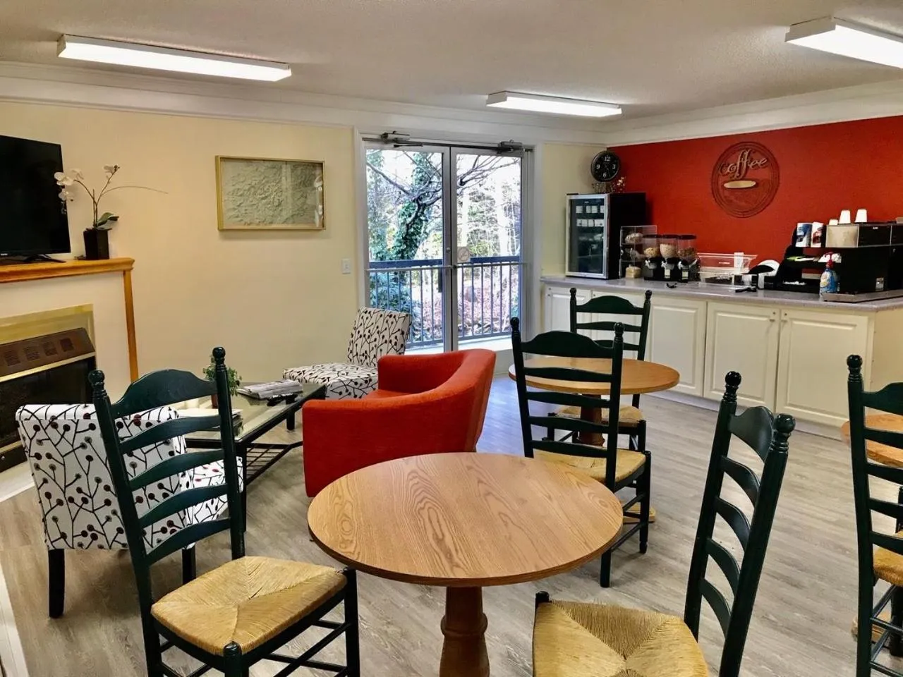 Food and drinks in Four Seasons Inn