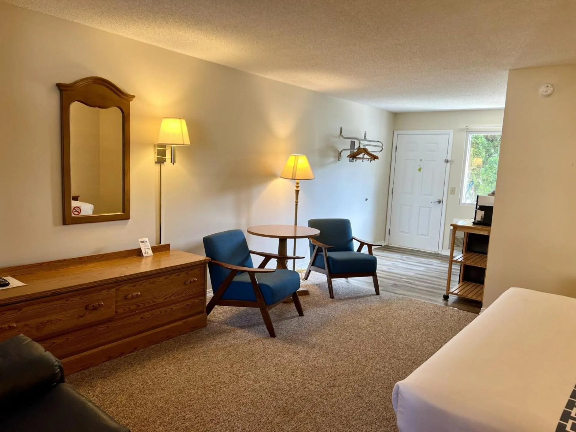 Bed in Four Seasons Inn