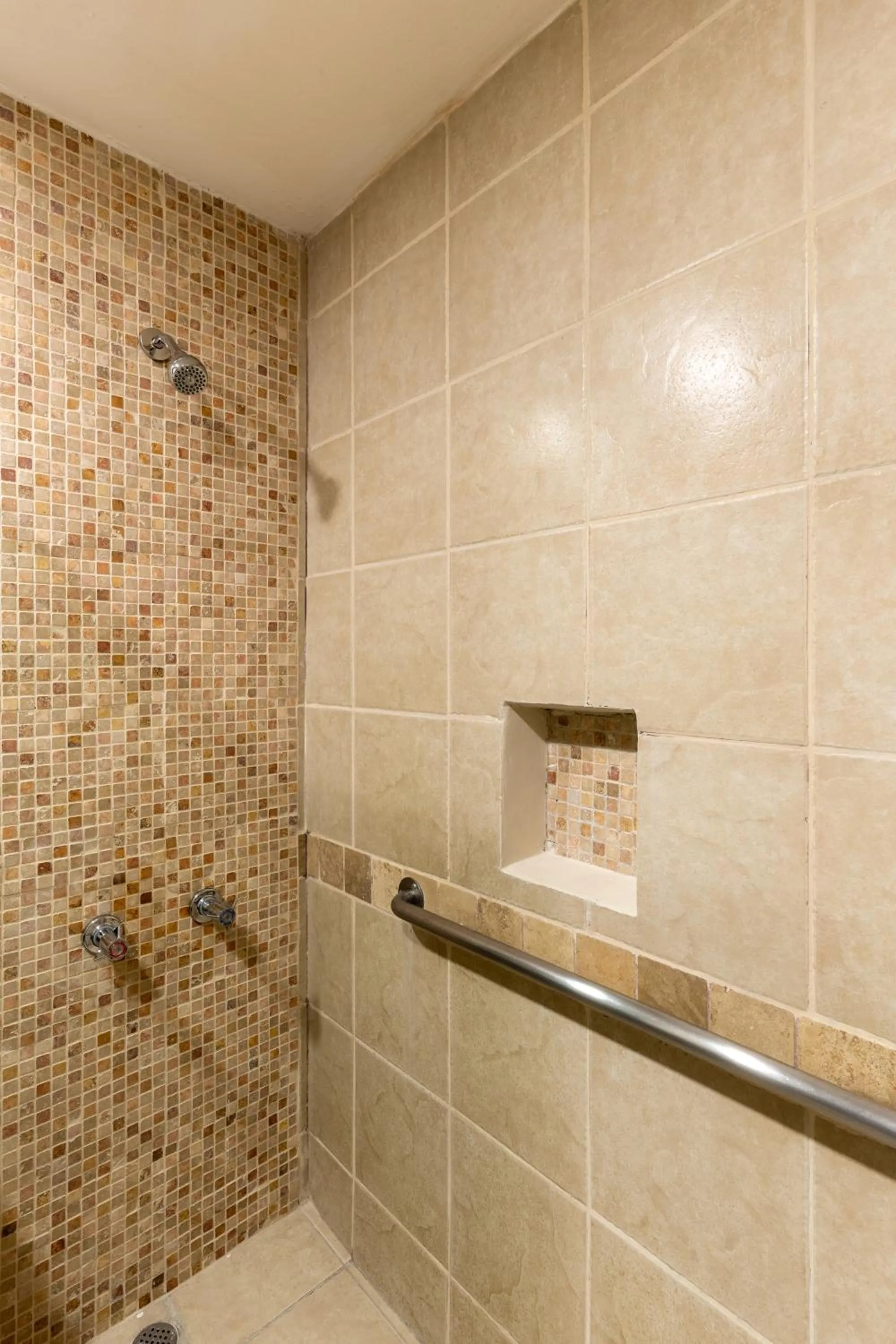 Shower in Conquistador Hotel & Conference Center